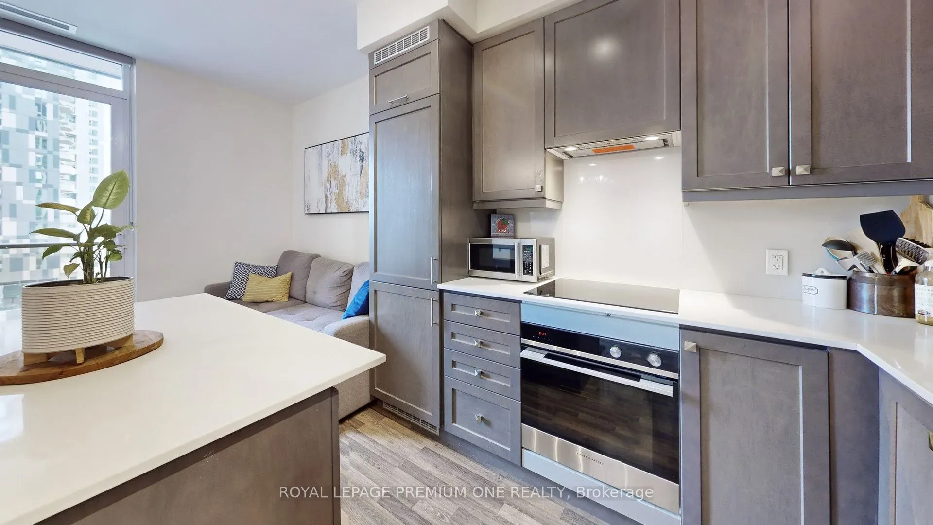 9085 Jane Street, #1012