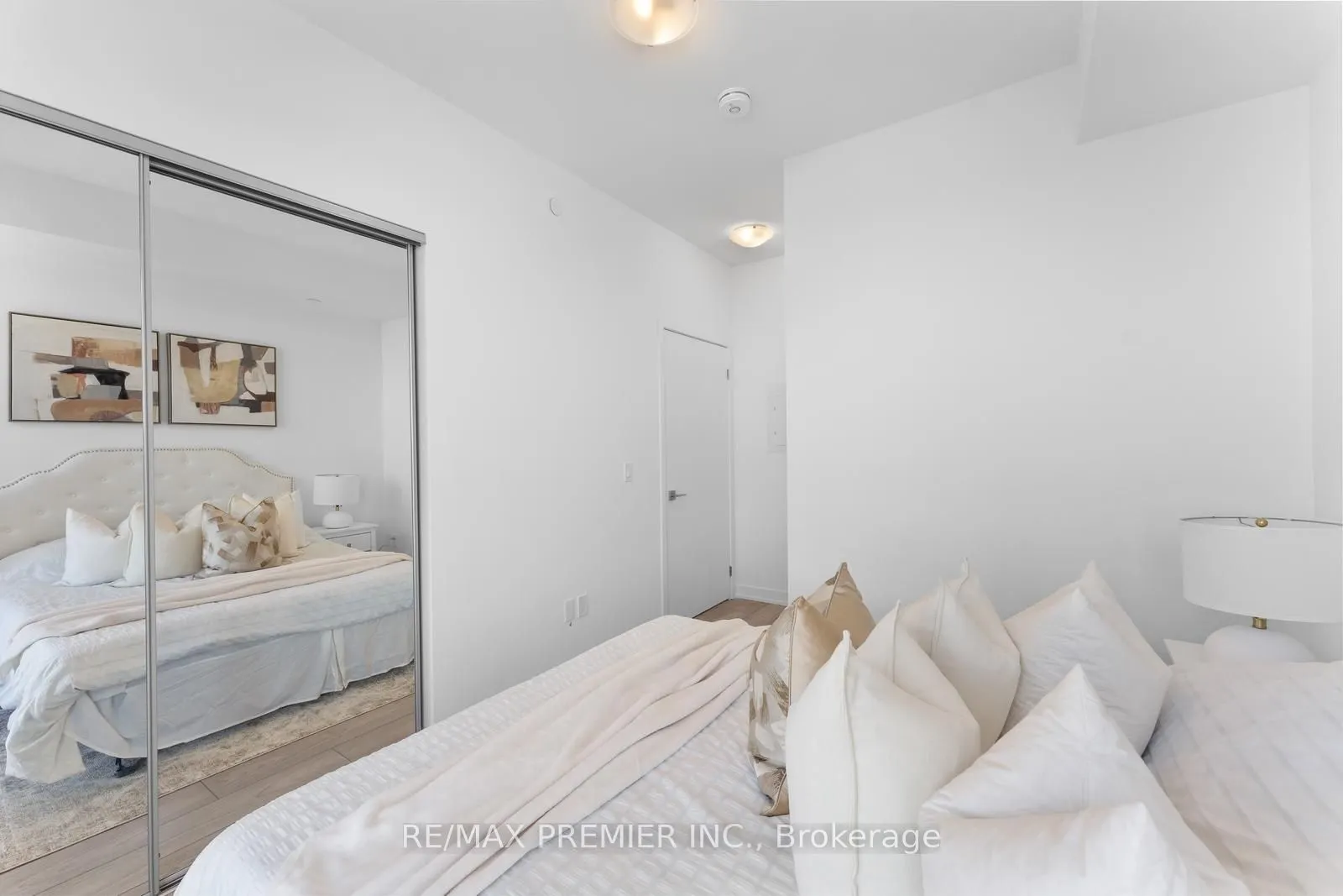 10 Abeja Street, #2617