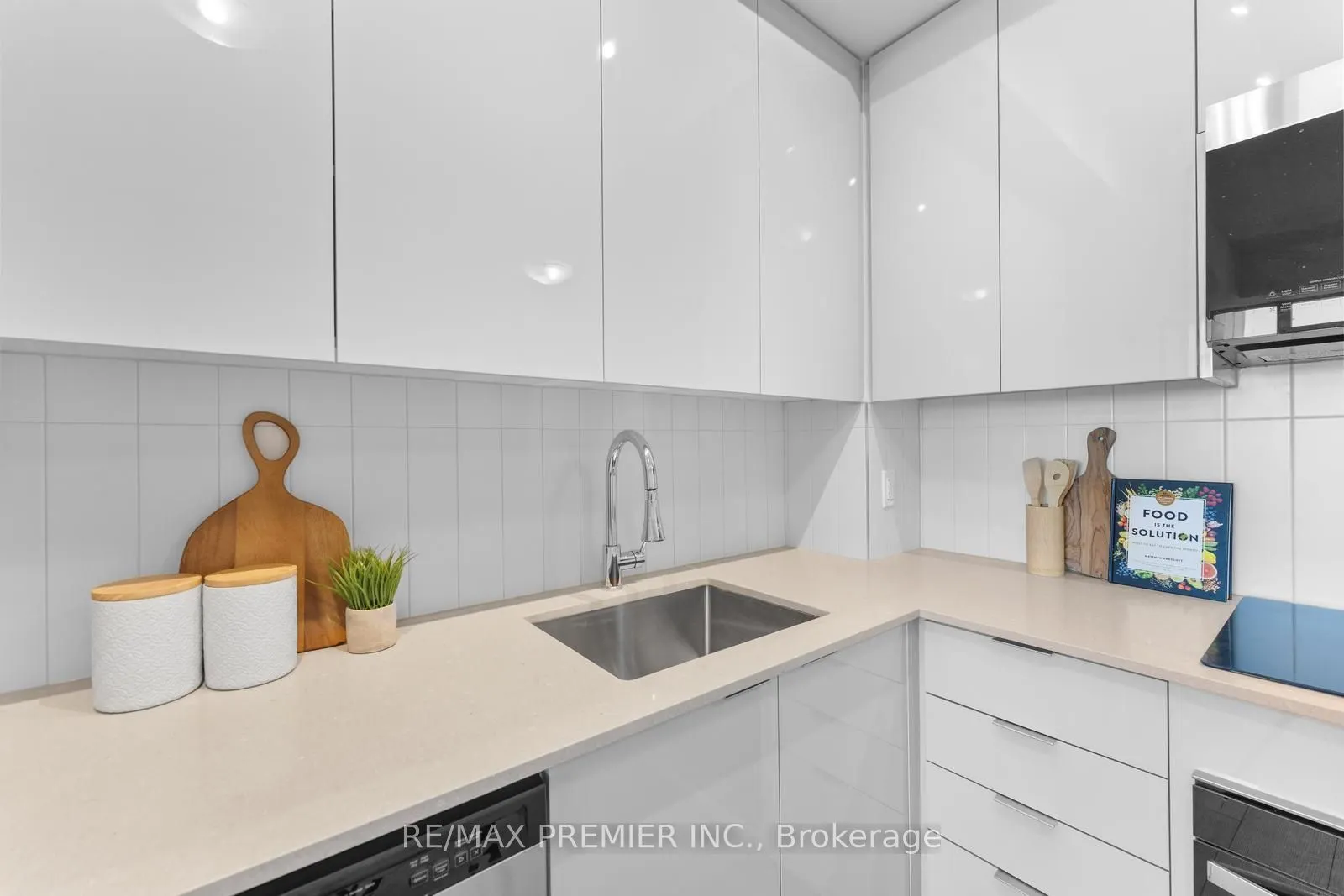 10 Abeja Street, #2617