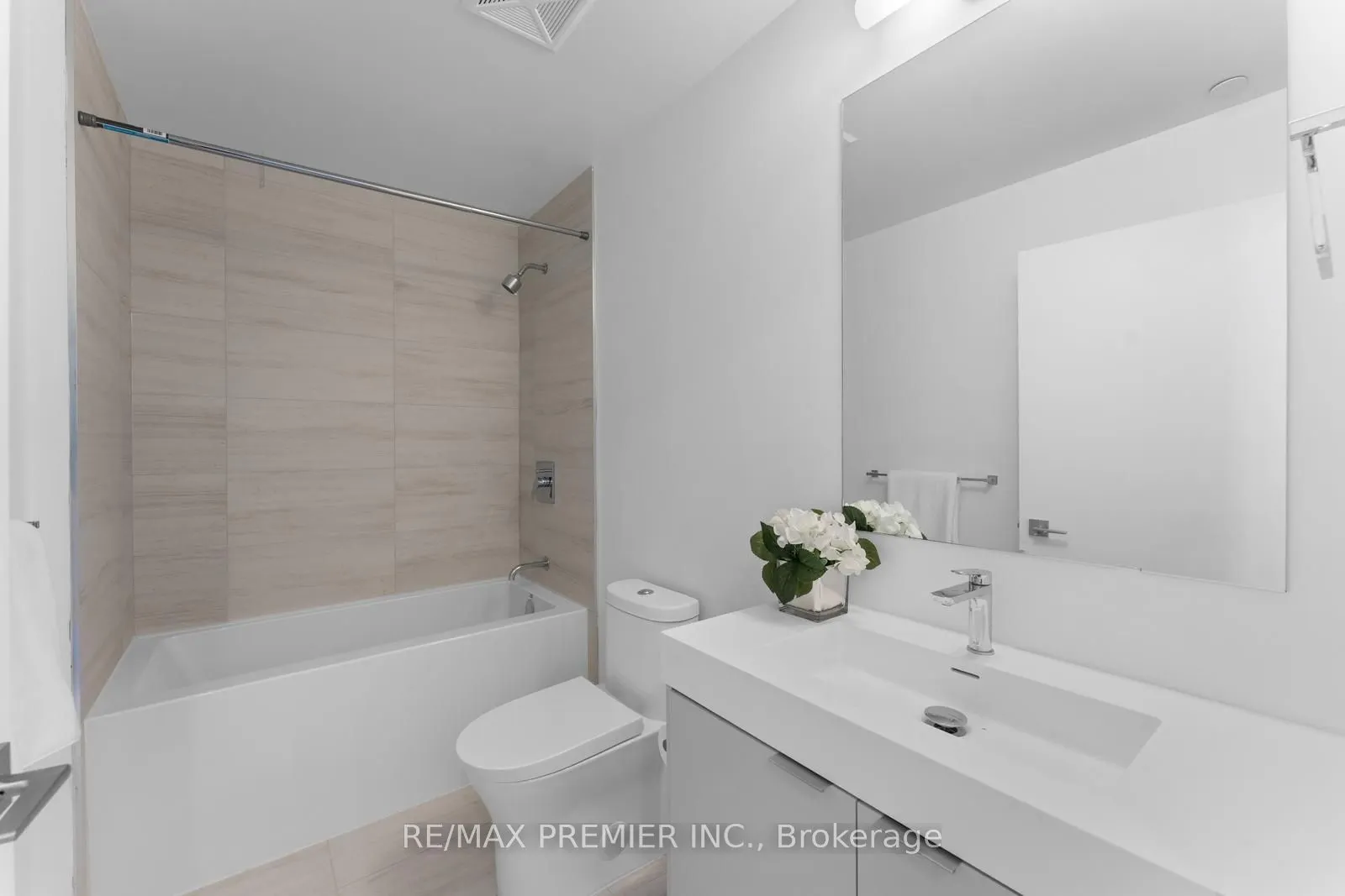 10 Abeja Street, #2617