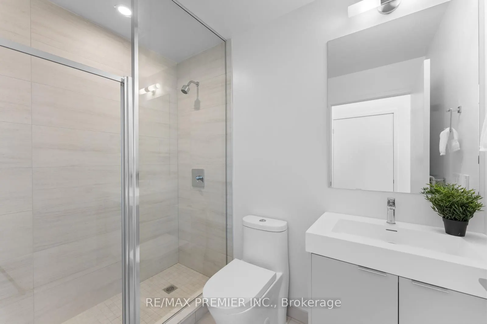 10 Abeja Street, #2617