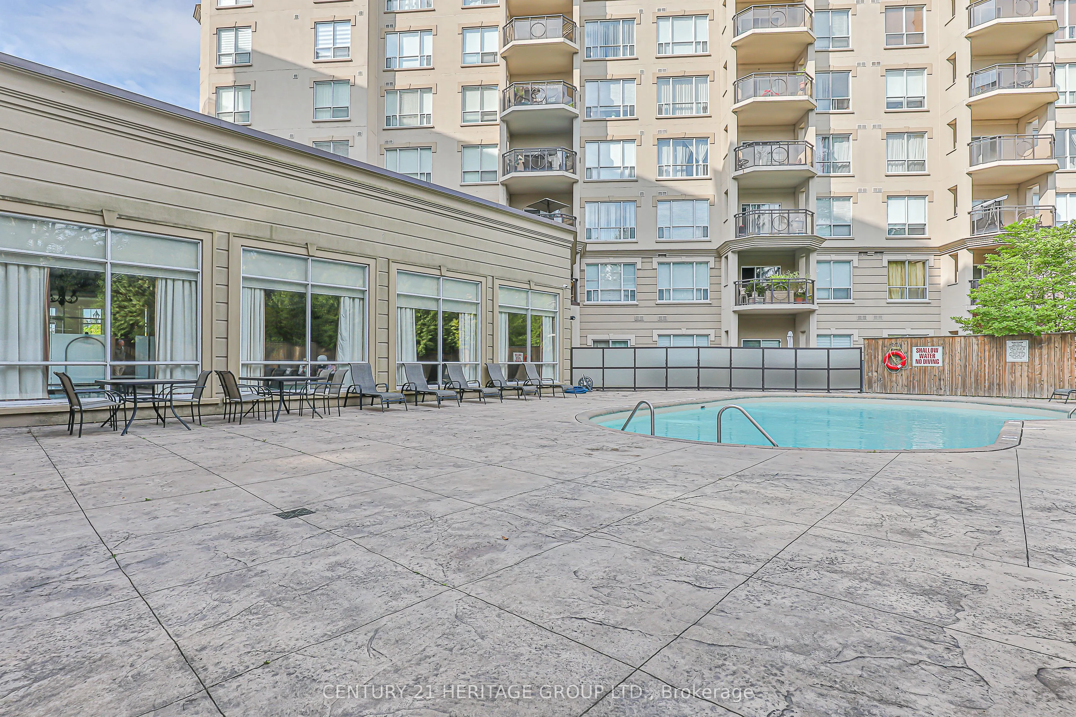 2 Maison Parc Court, #414