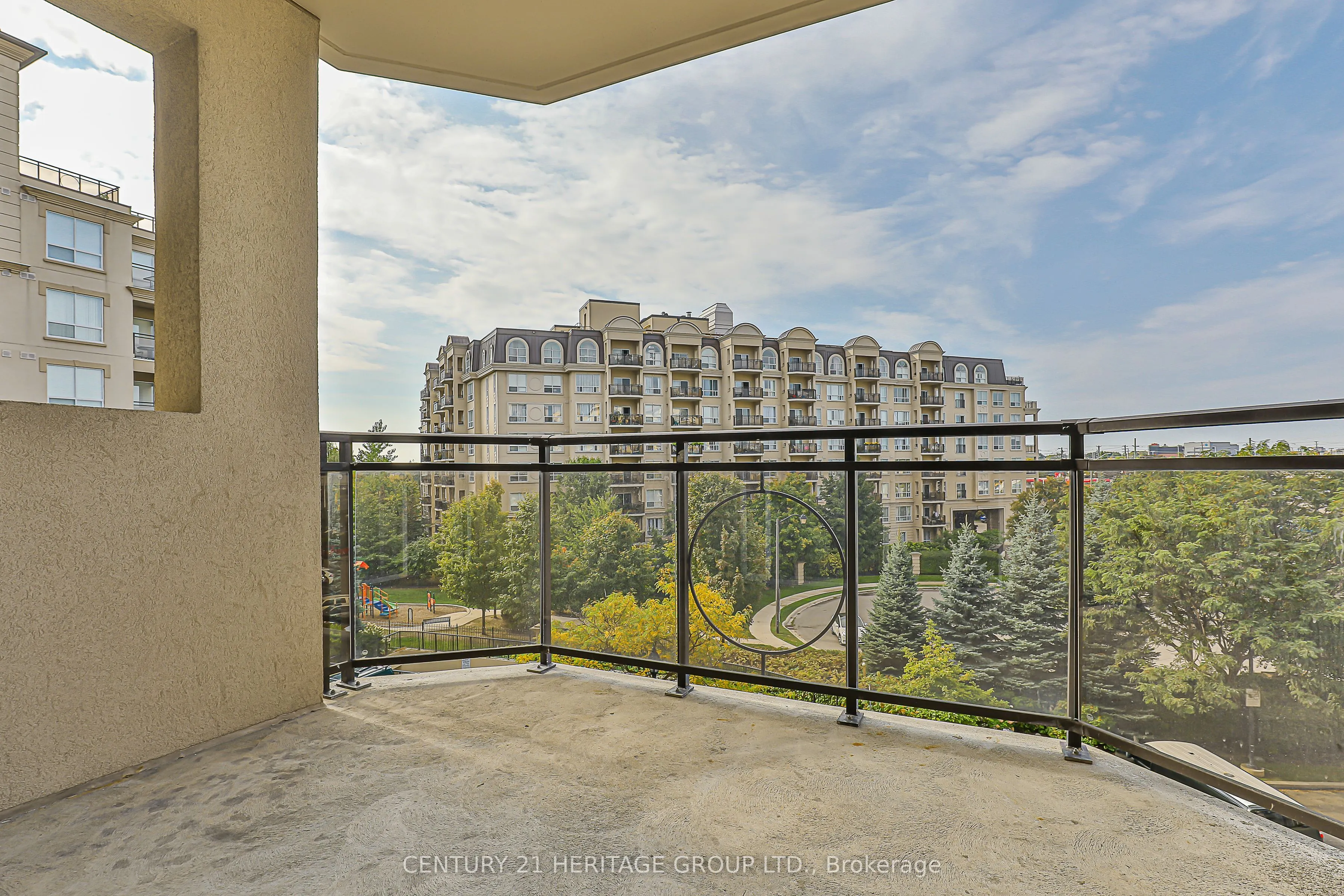2 Maison Parc Court, #414