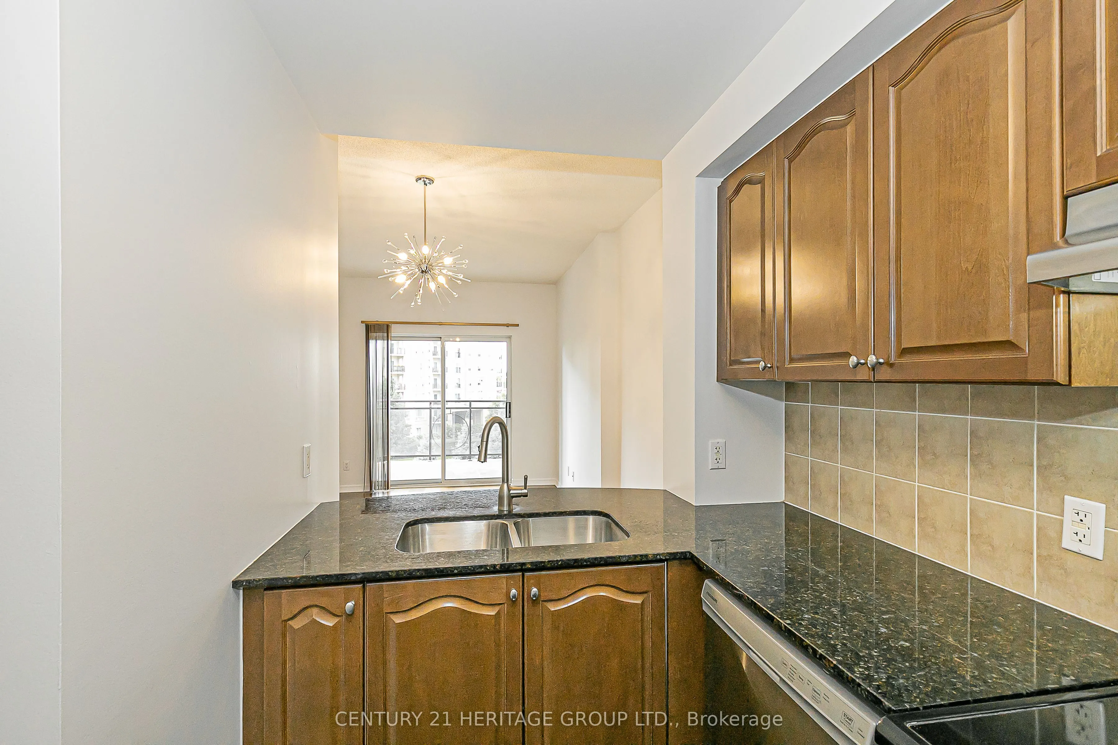 2 Maison Parc Court, #414