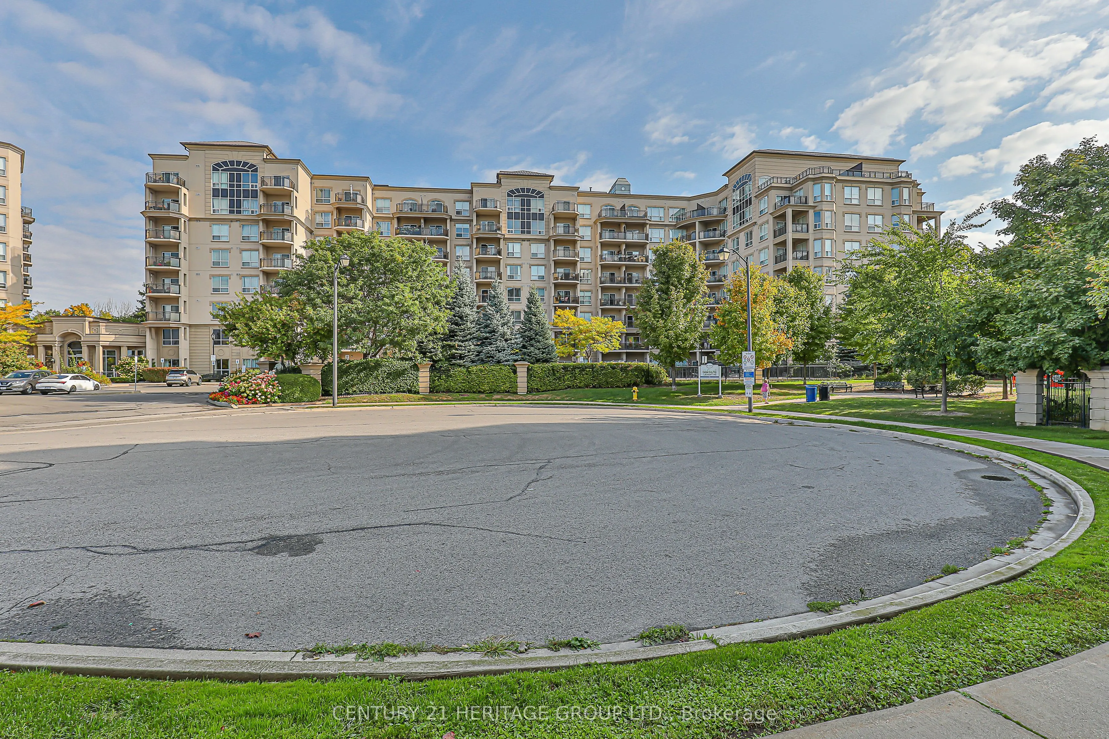 2 Maison Parc Court, #414
