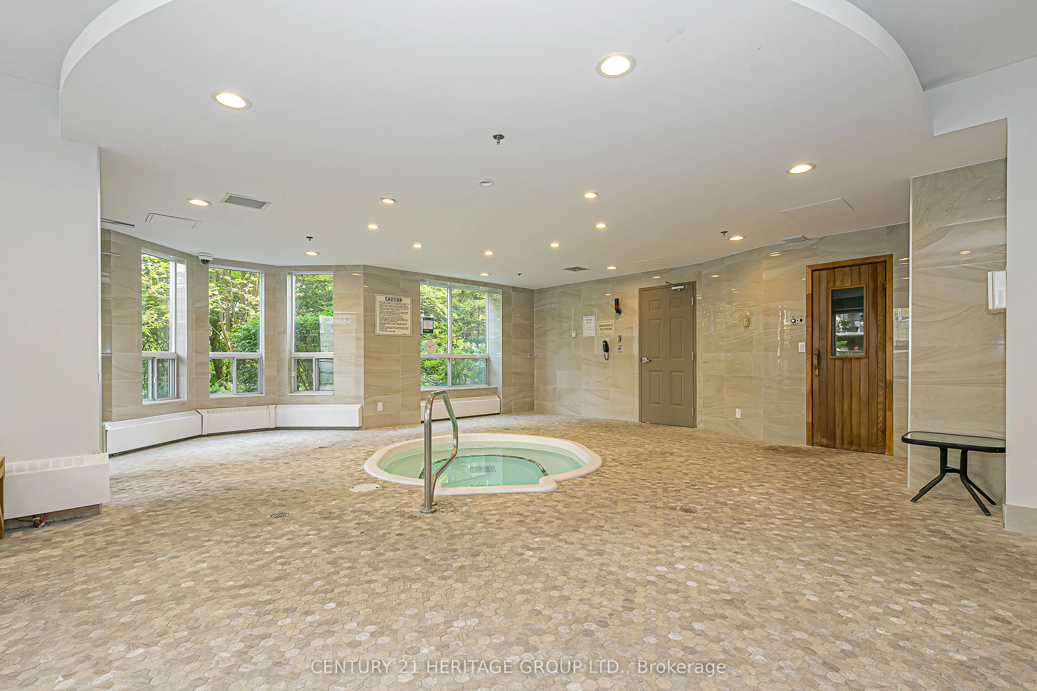 2 Maison Parc Court, #414