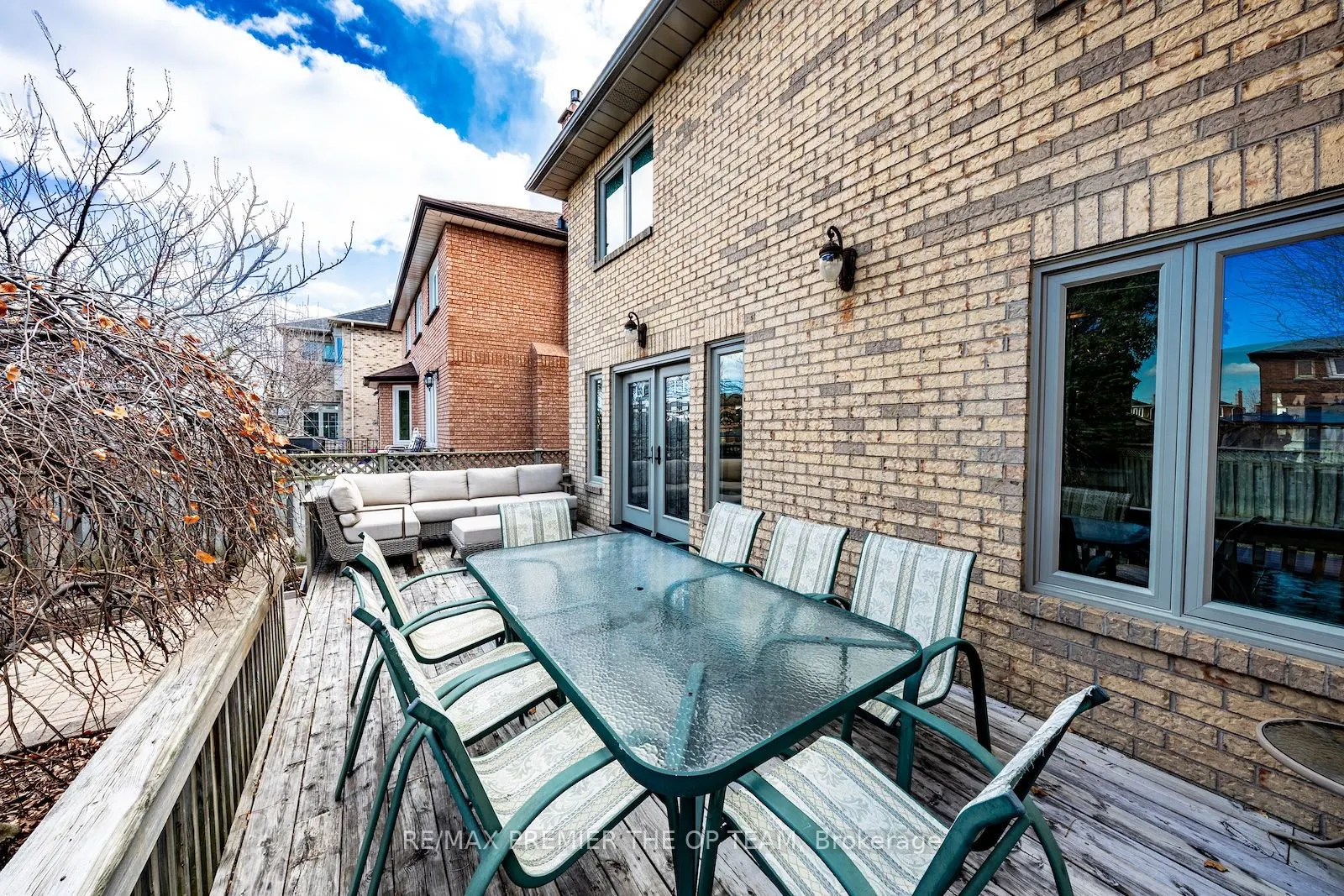 182 Clover Leaf Street