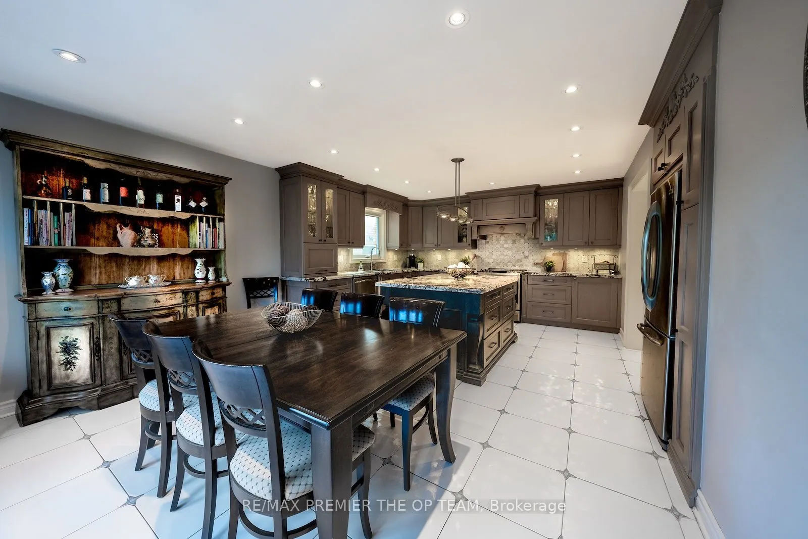 182 Clover Leaf Street