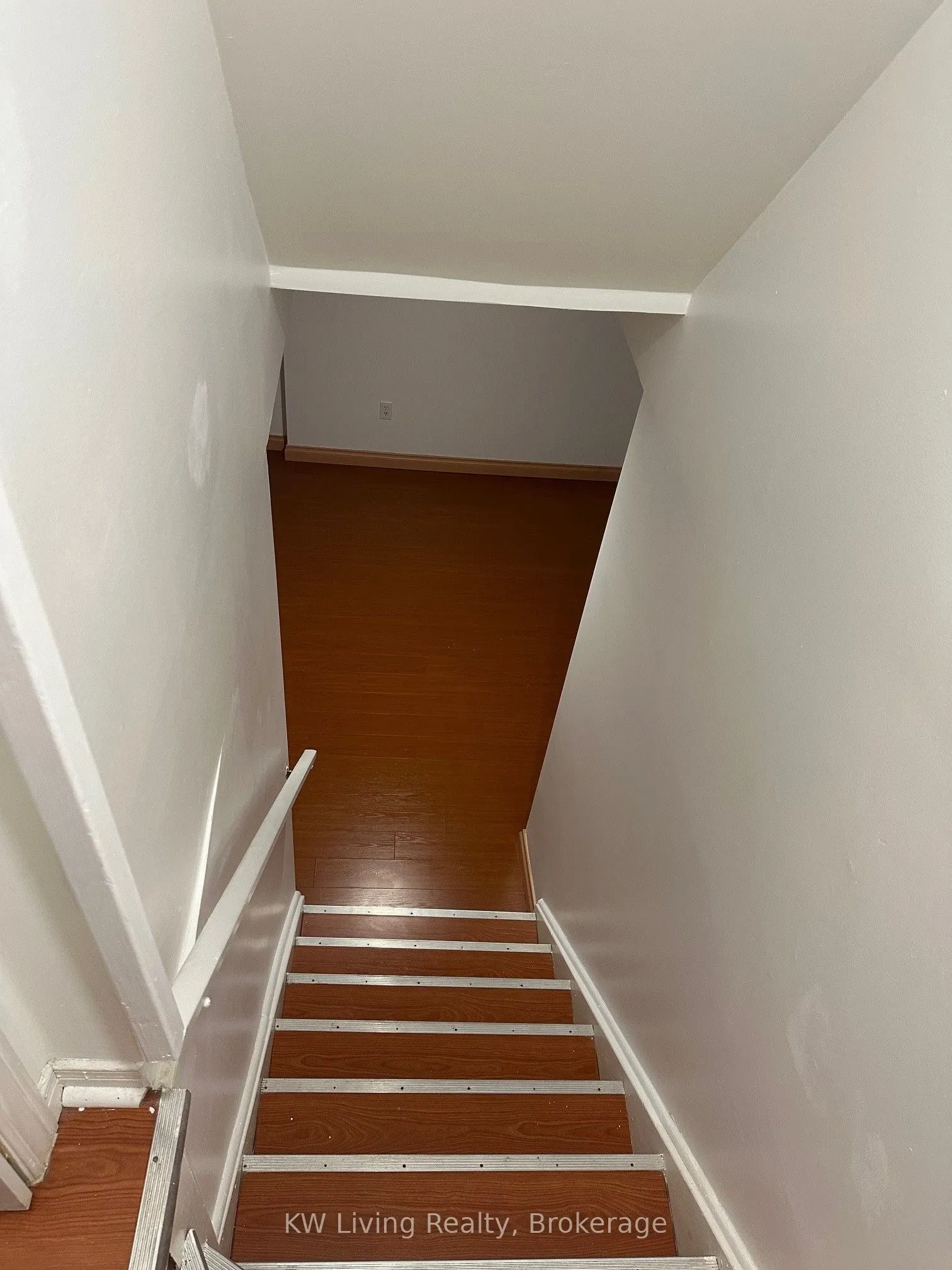 562 Skinner Avenue, #Lower