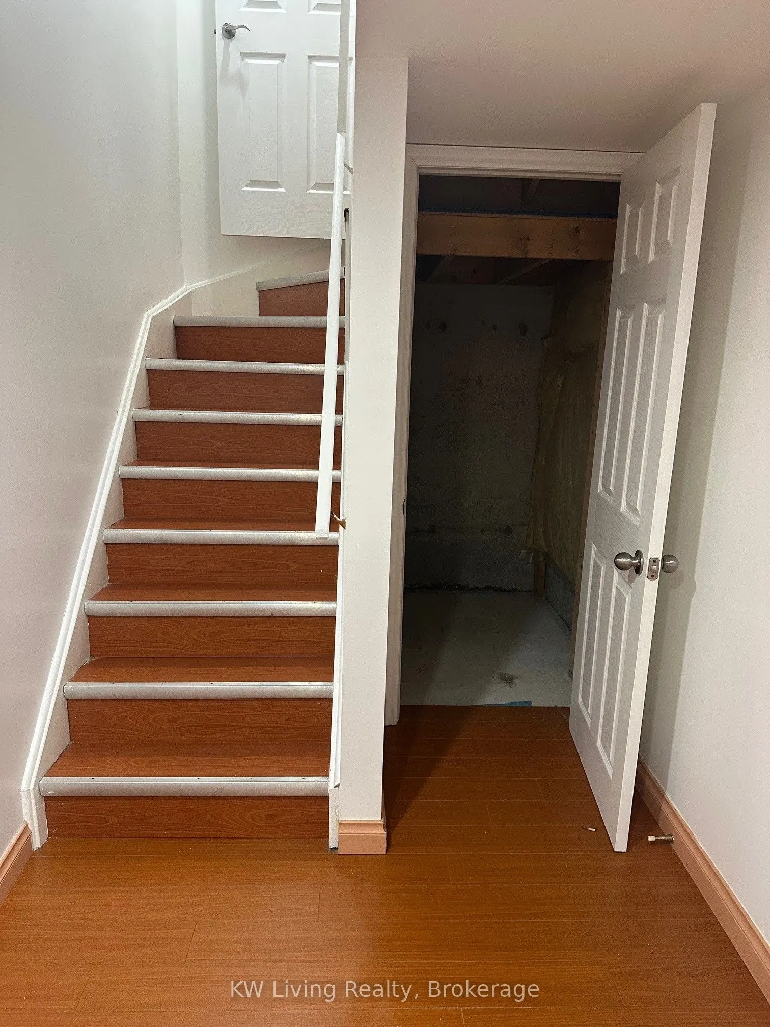 562 Skinner Avenue, #Lower