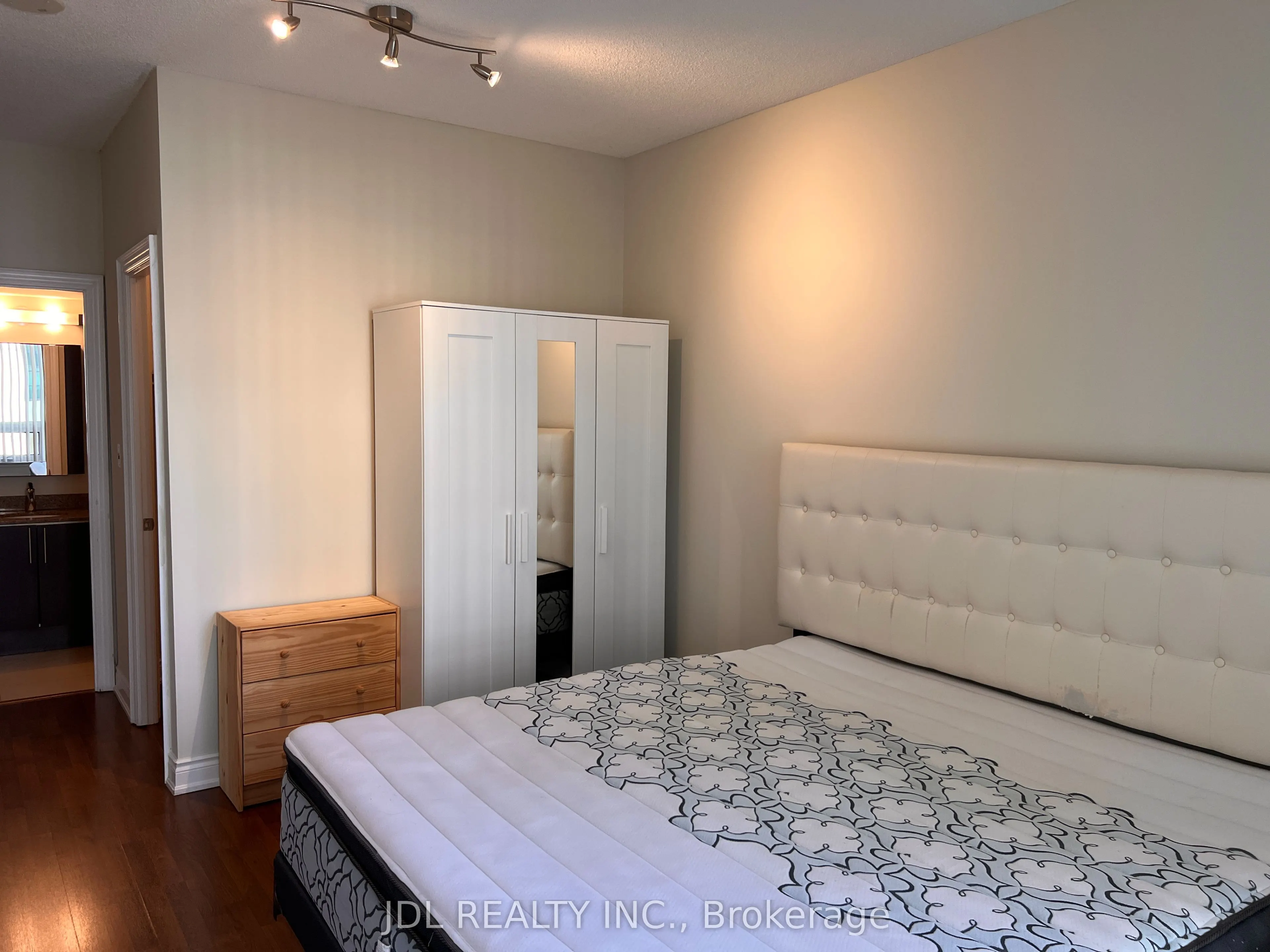 60 South Town Centre Boulevard, #208