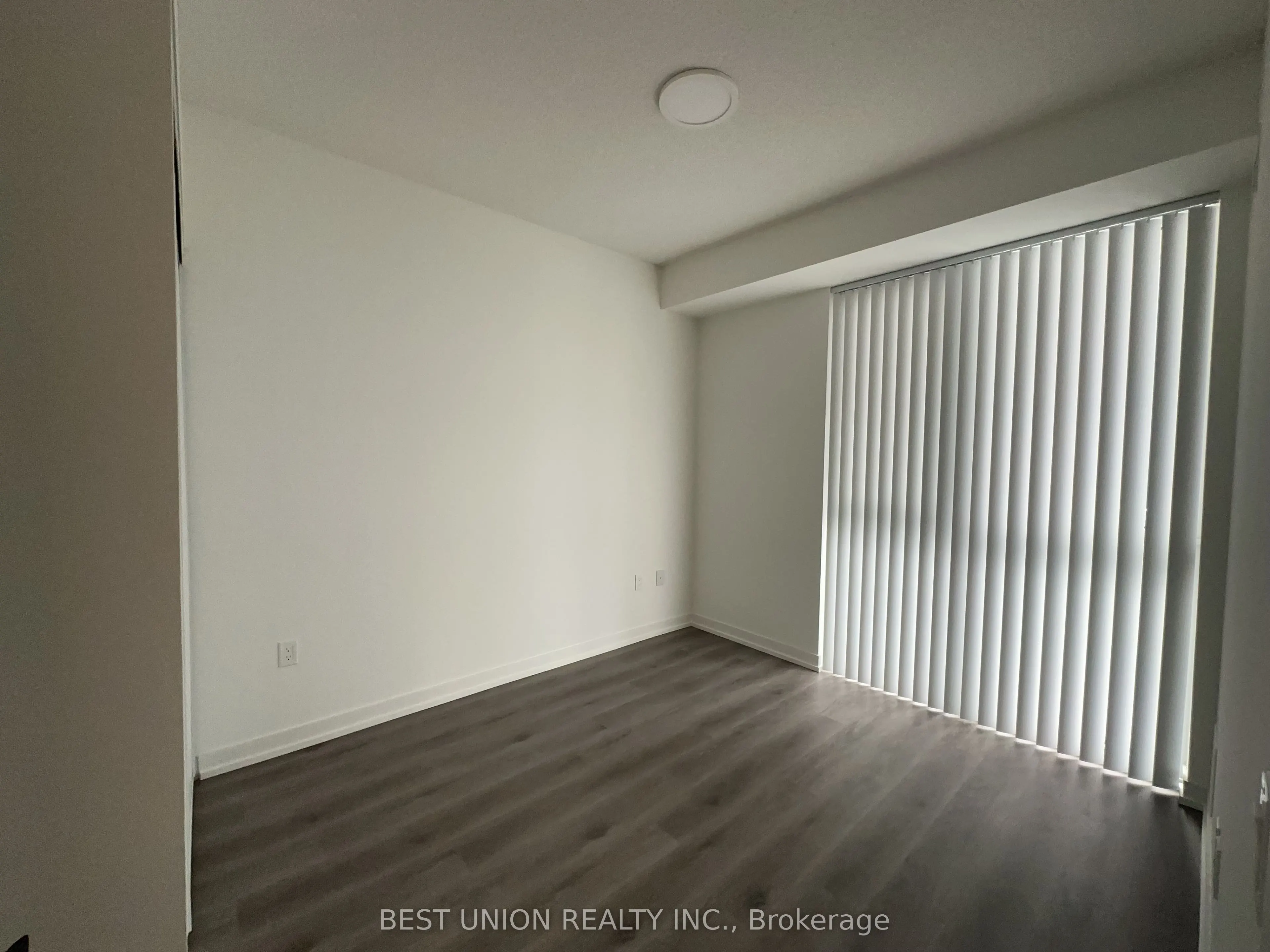 28 Interchange Way, #2815