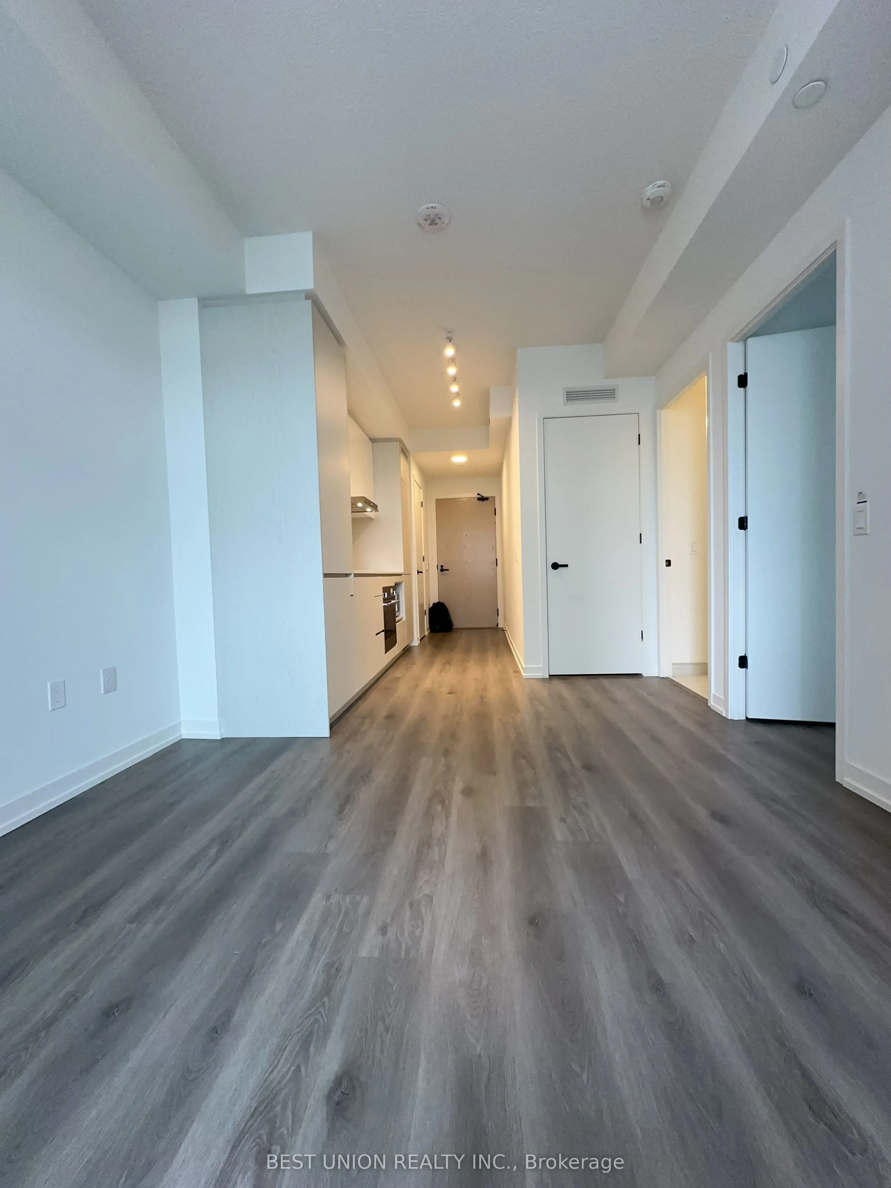 28 Interchange Way, #2815