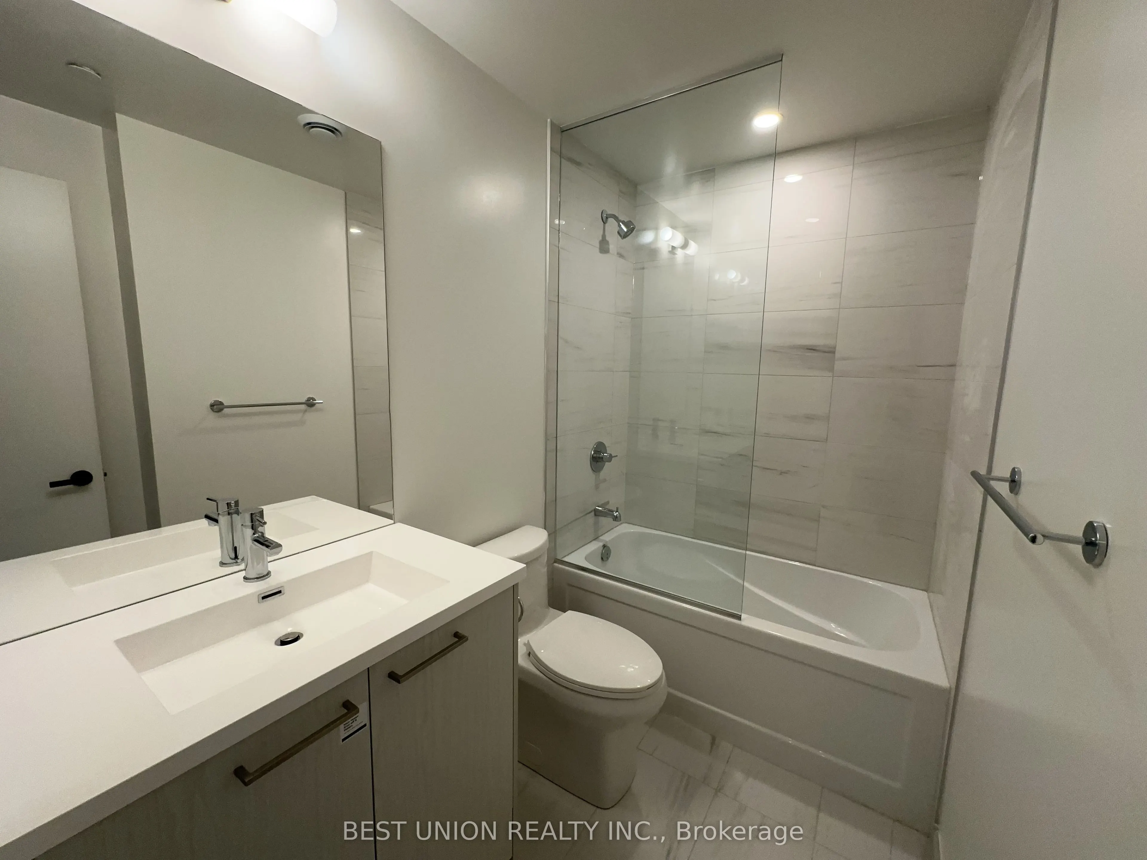 28 Interchange Way, #2815