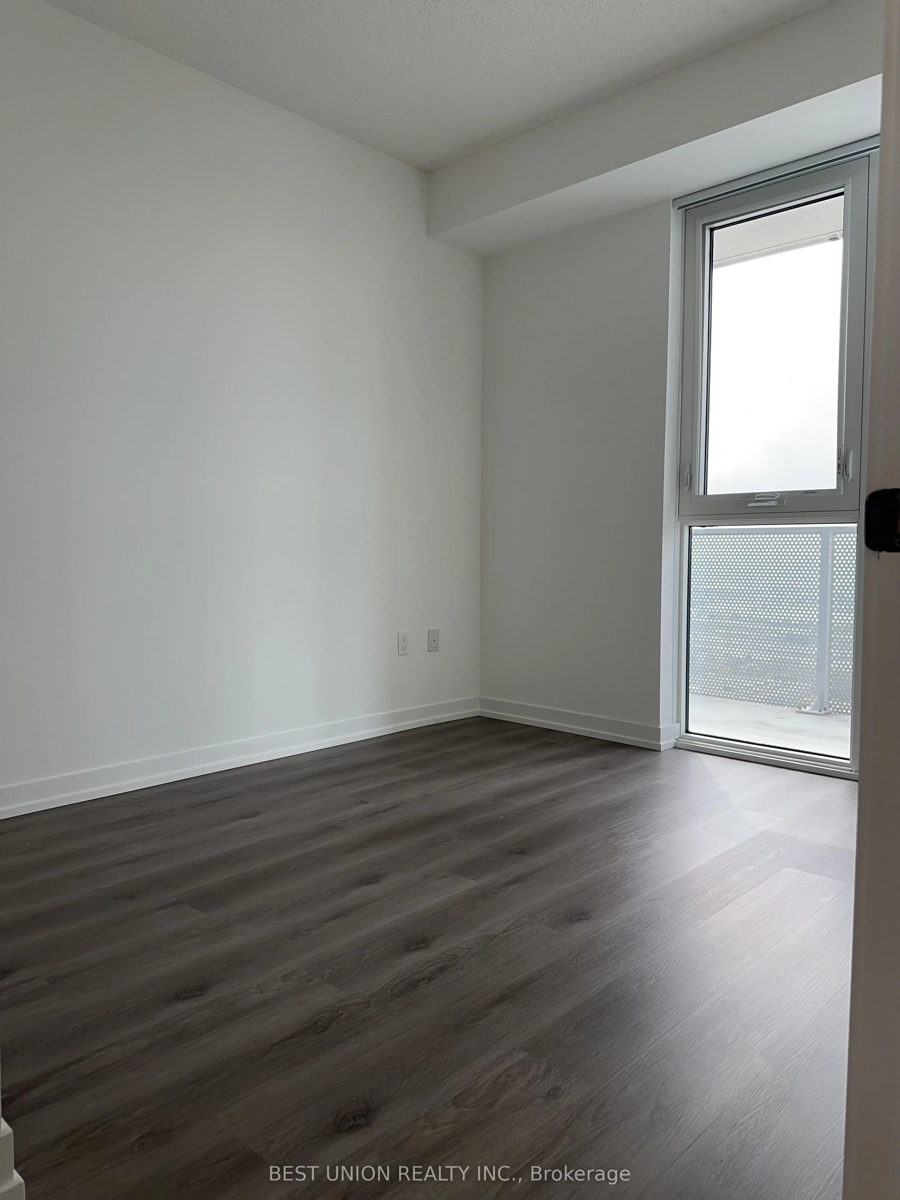 28 Interchange Way, #2815