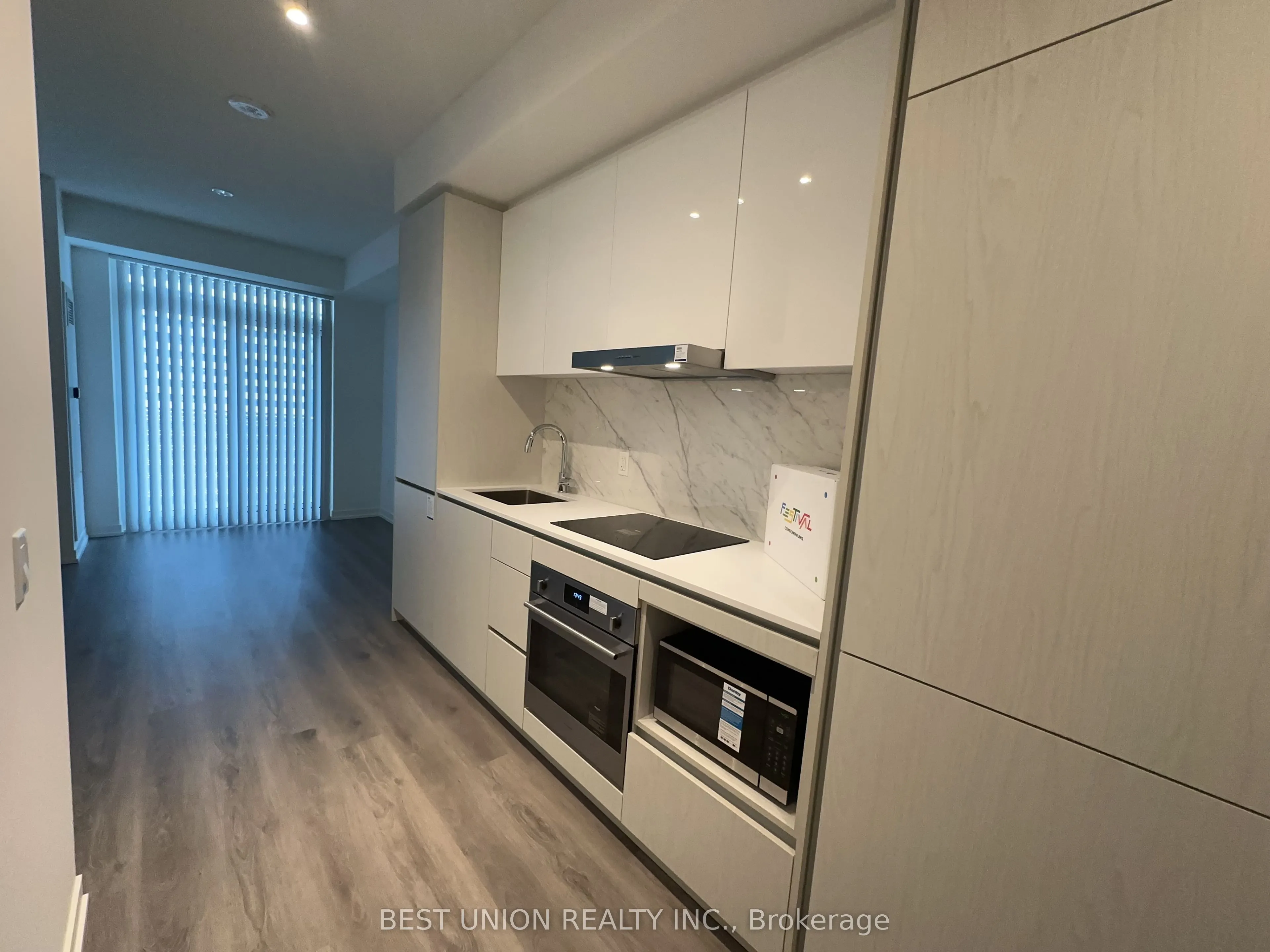 28 Interchange Way, #2815