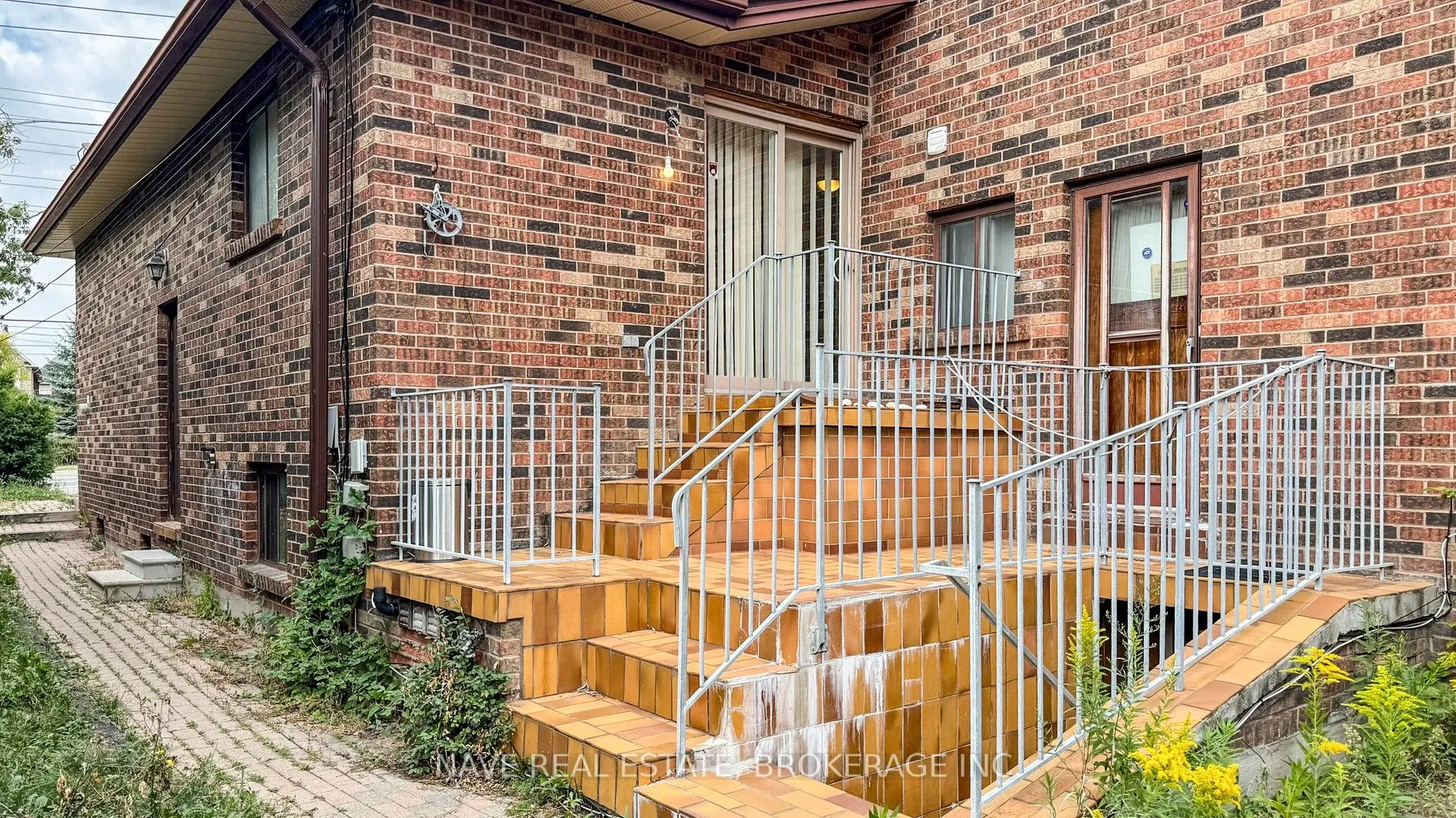 9747 Bathurst Street