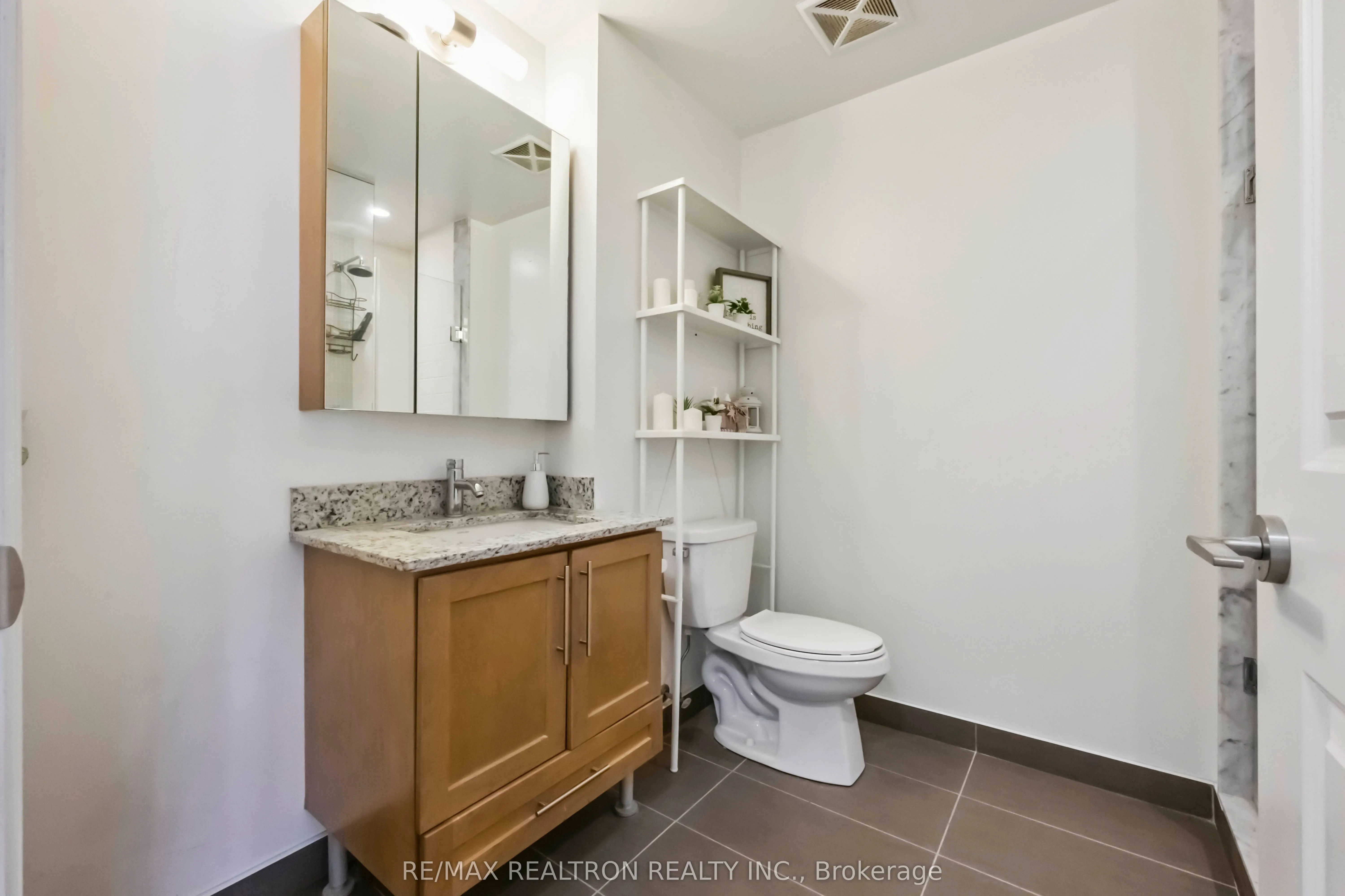 65 Oneida Crescent, #1809