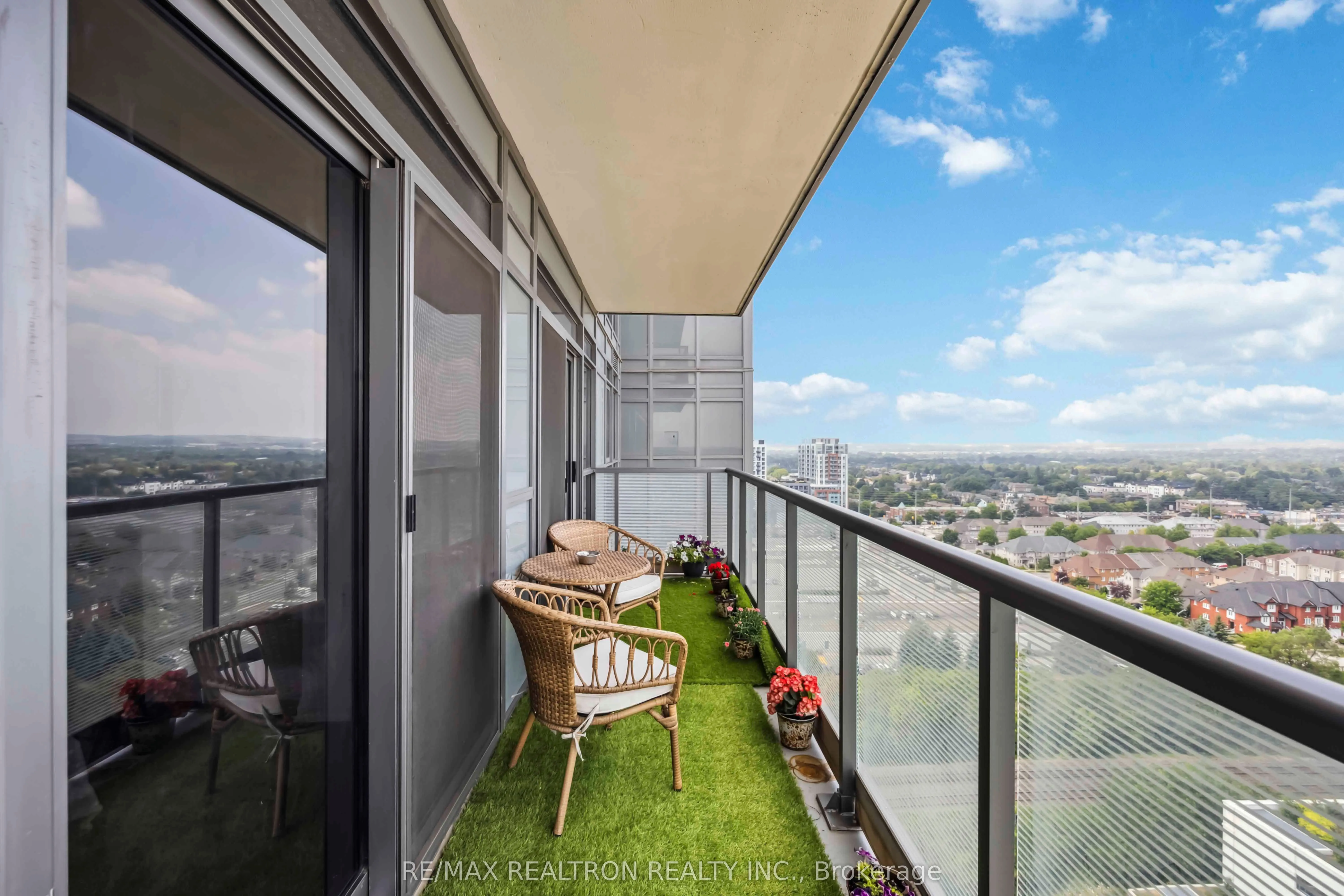 65 Oneida Crescent, #1809