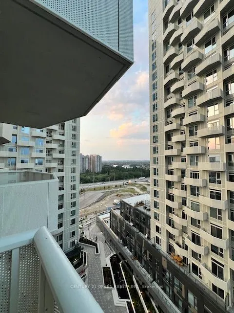 10 Abeja Street, #1217