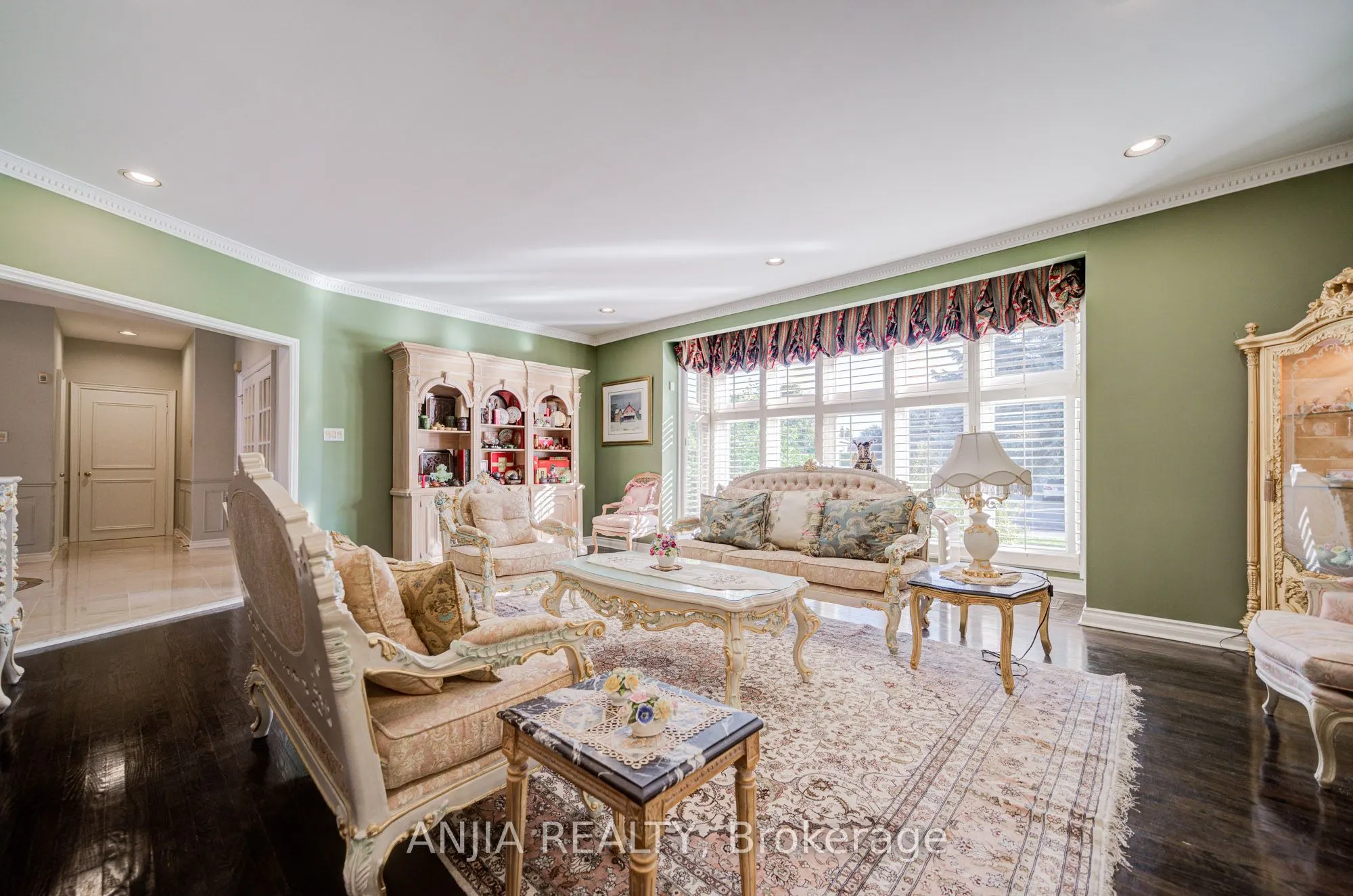 28 Edmund Crescent