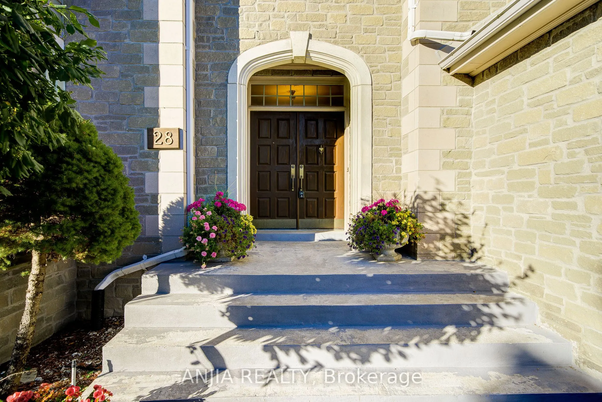 28 Edmund Crescent