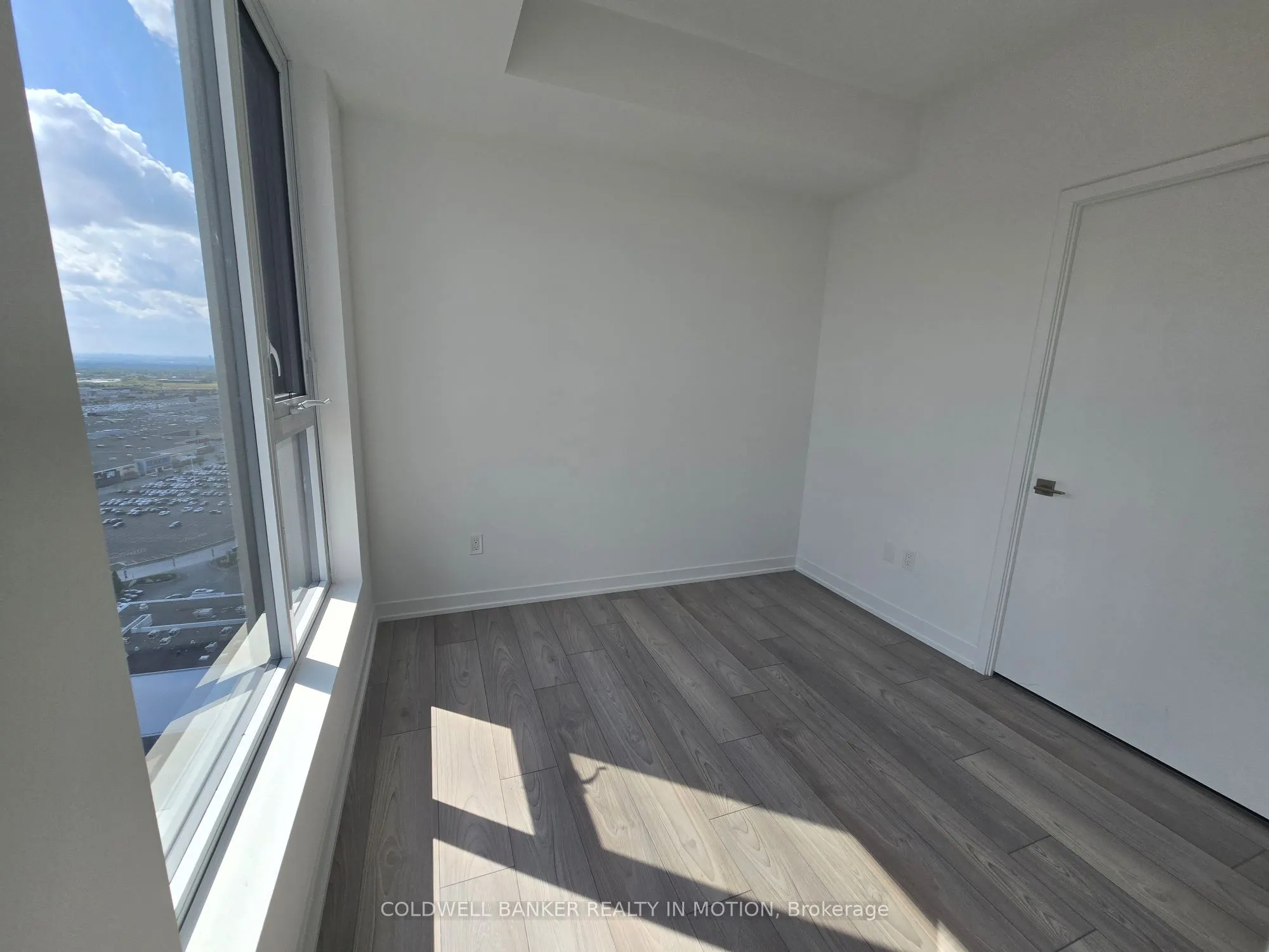 10 Abeja Street, #2418