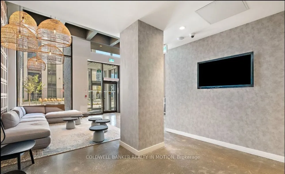 10 Abeja Street, #2418