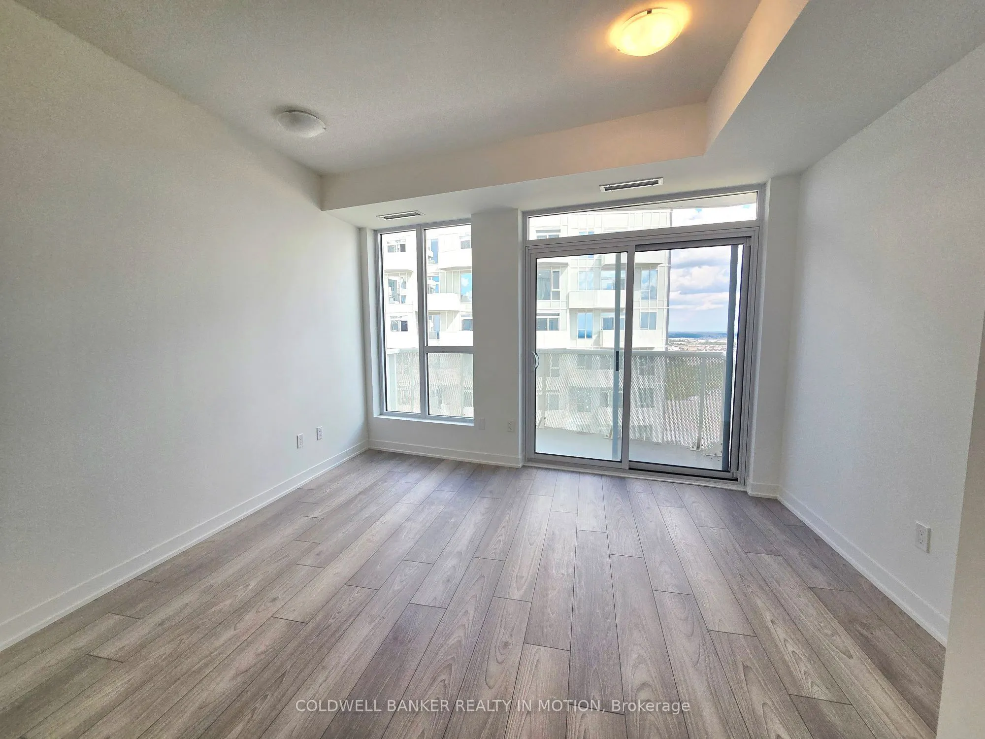 10 Abeja Street, #2418