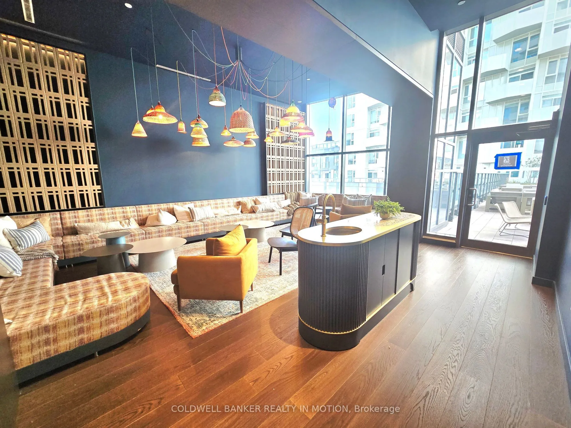 10 Abeja Street, #2418