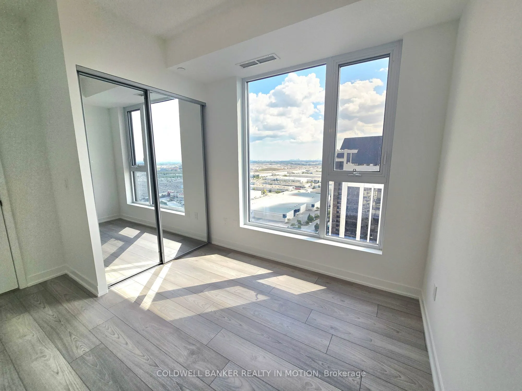 10 Abeja Street, #2418