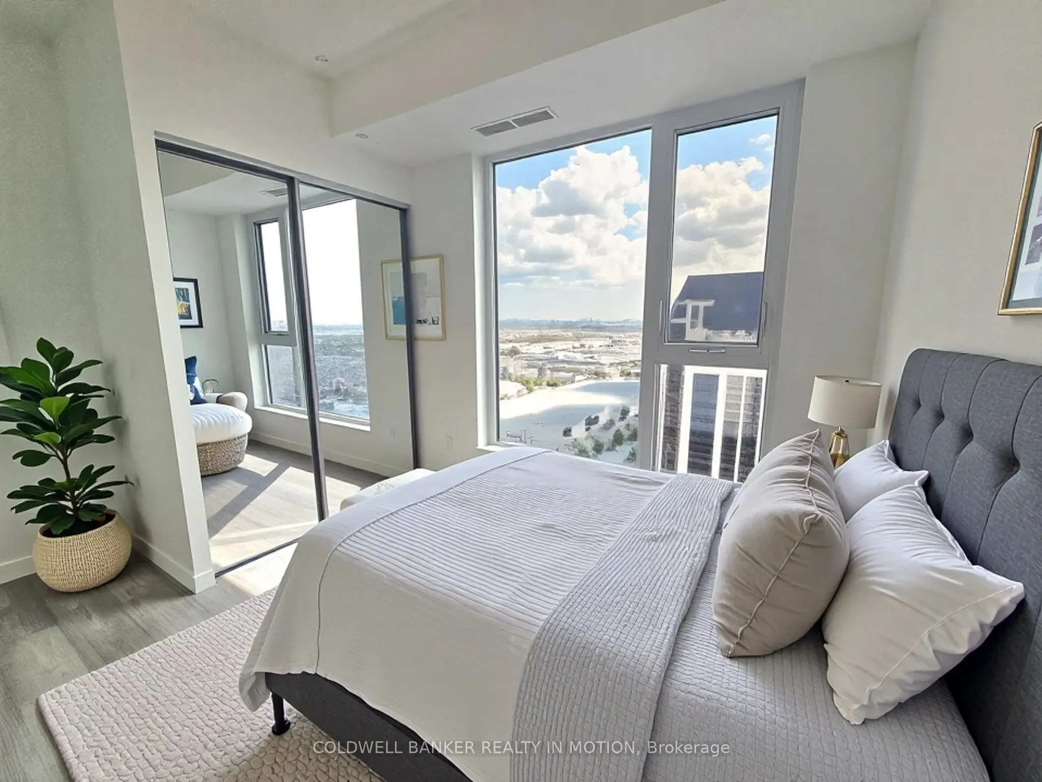 10 Abeja Street, #2418