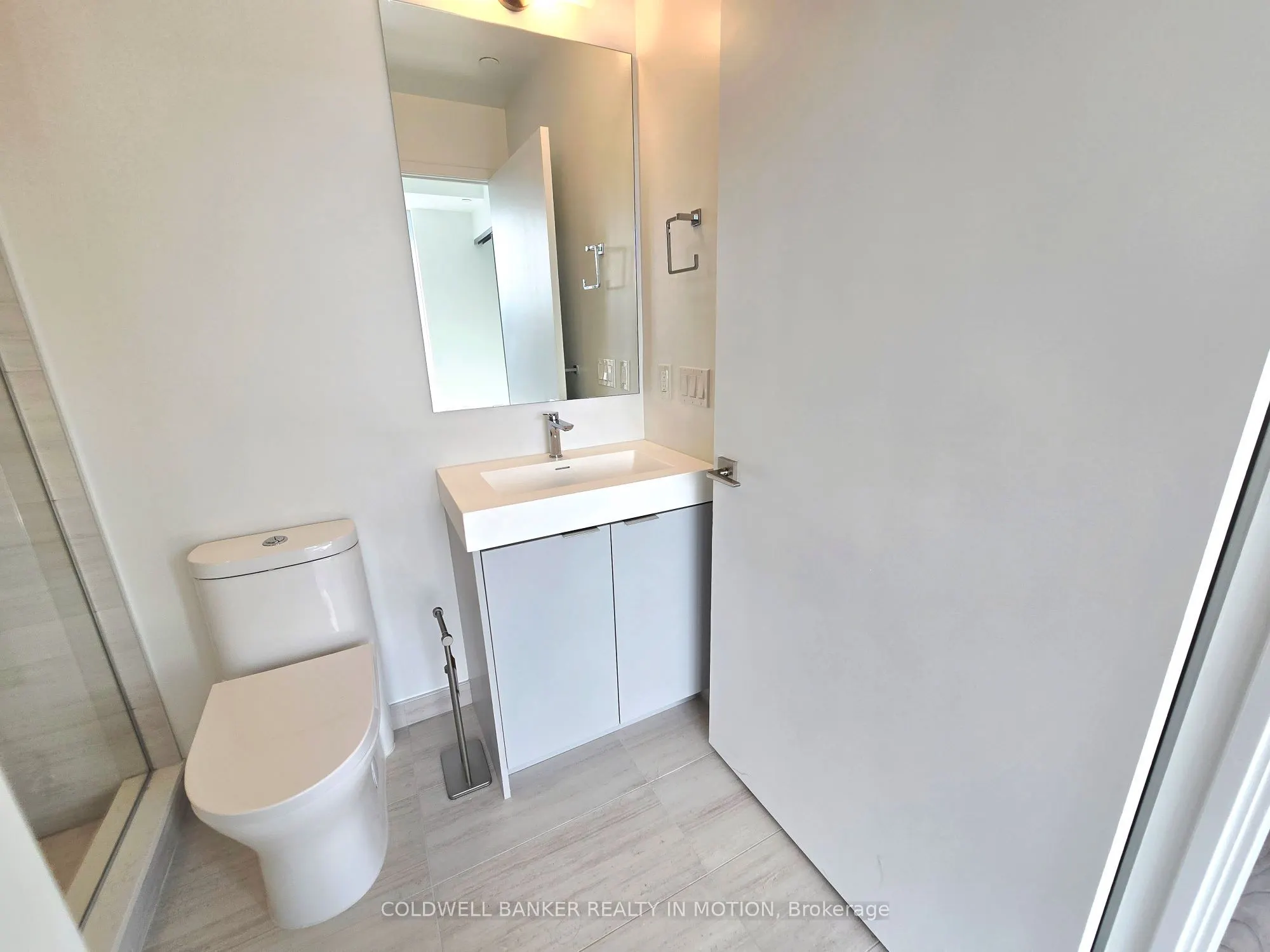 10 Abeja Street, #2418