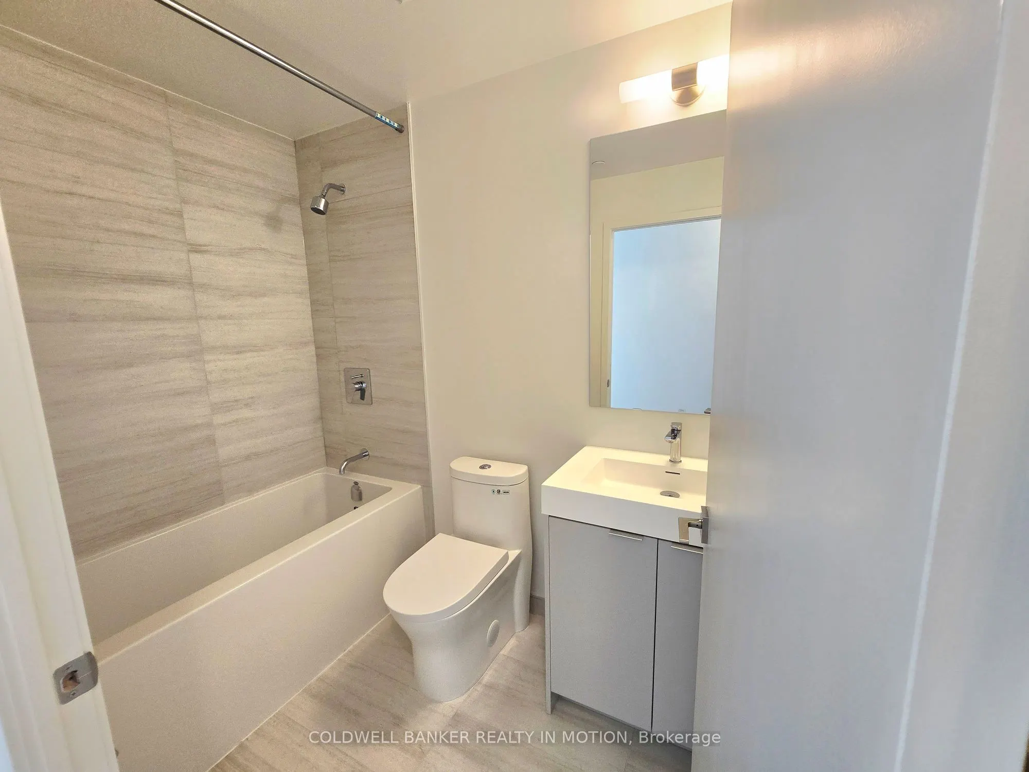 10 Abeja Street, #2418