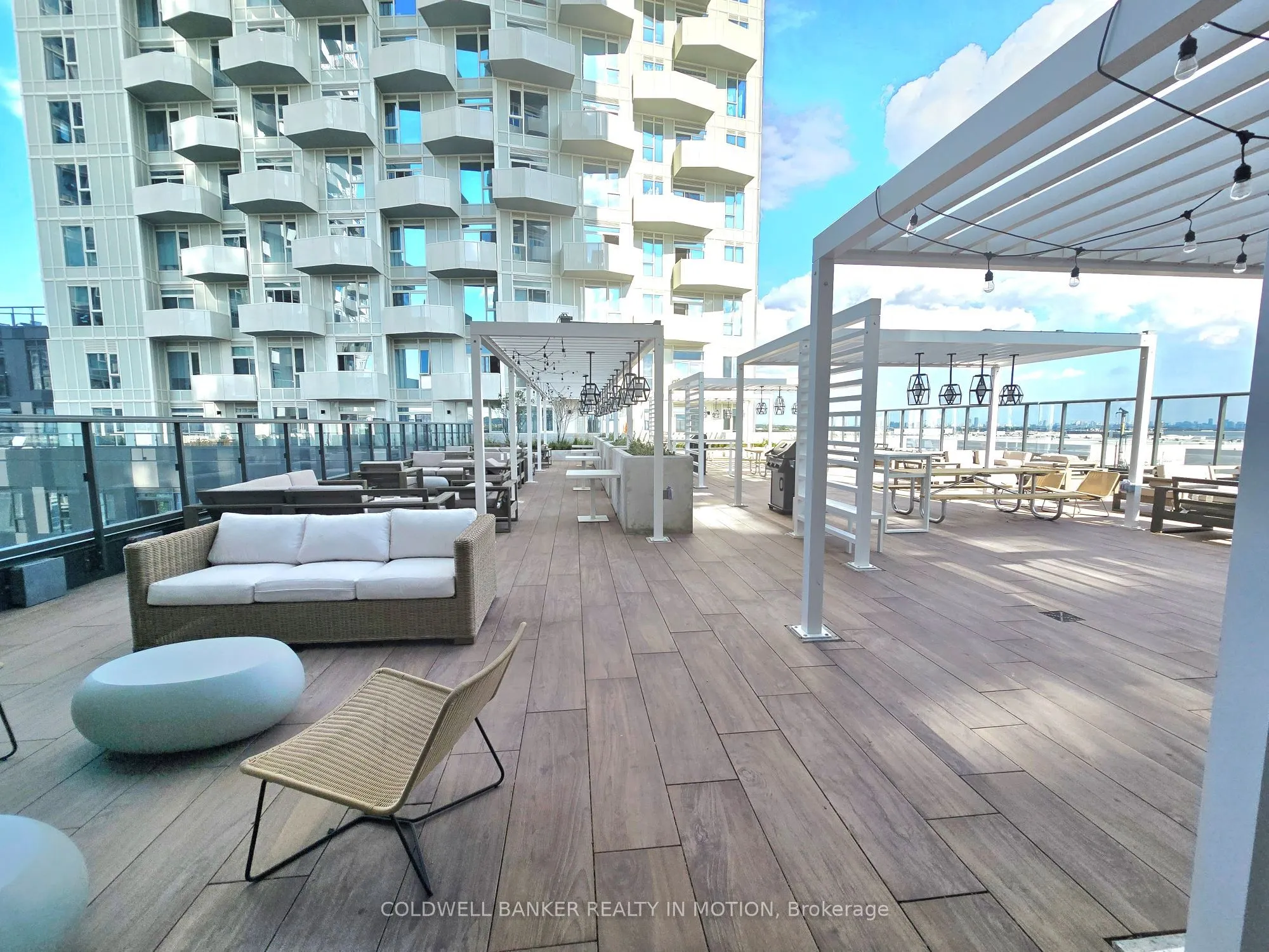 10 Abeja Street, #2418