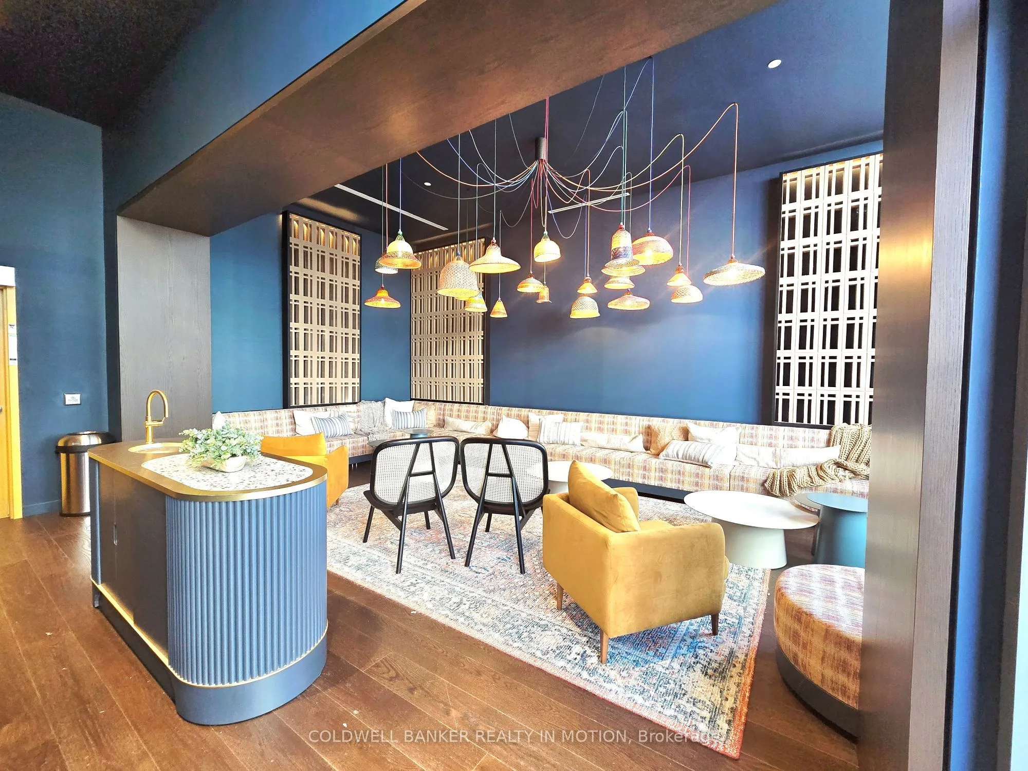 10 Abeja Street, #2418