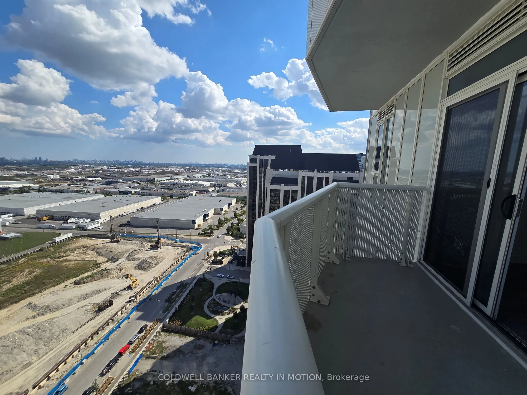 10 Abeja Street, #2418