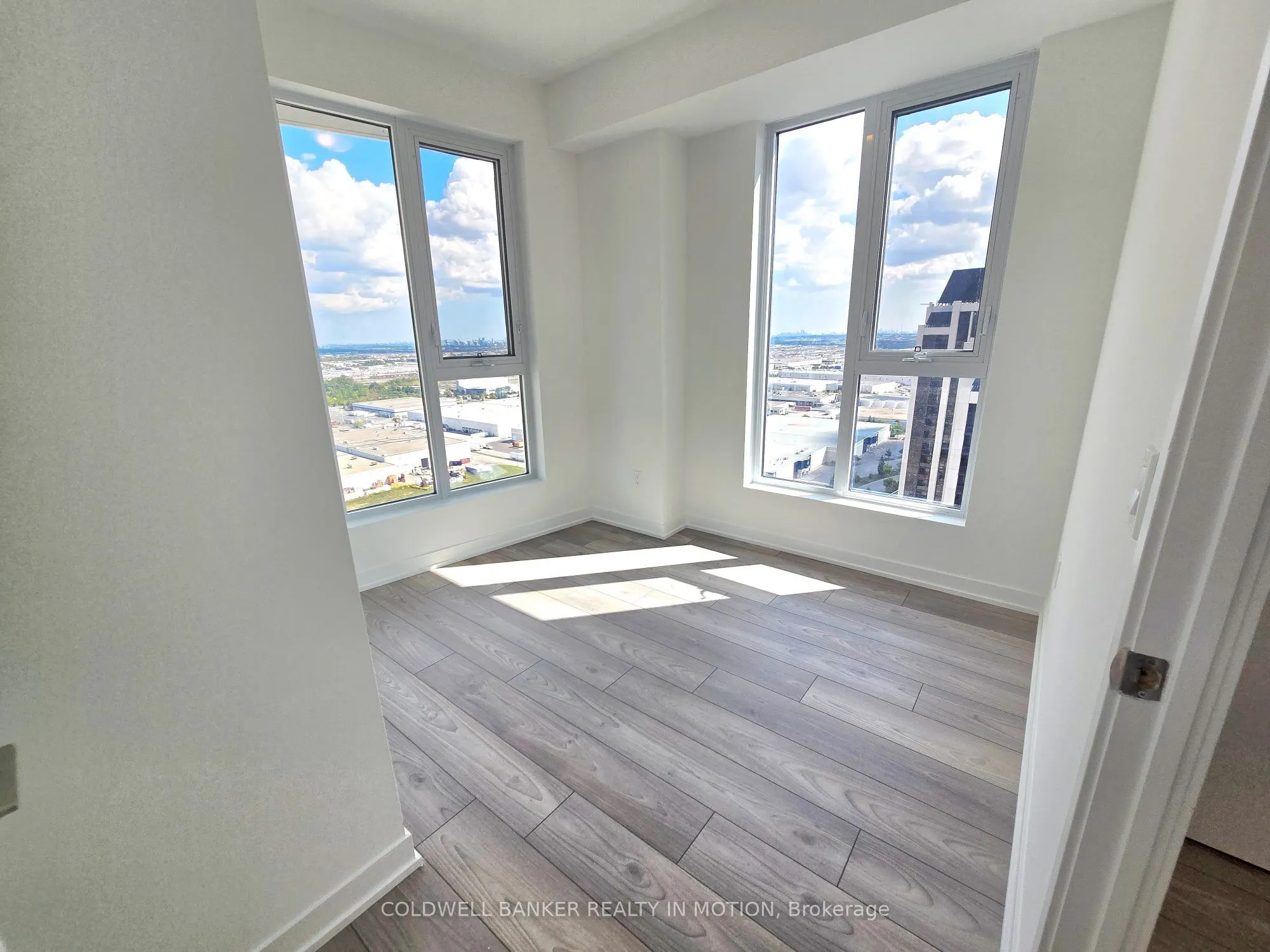 10 Abeja Street, #2418