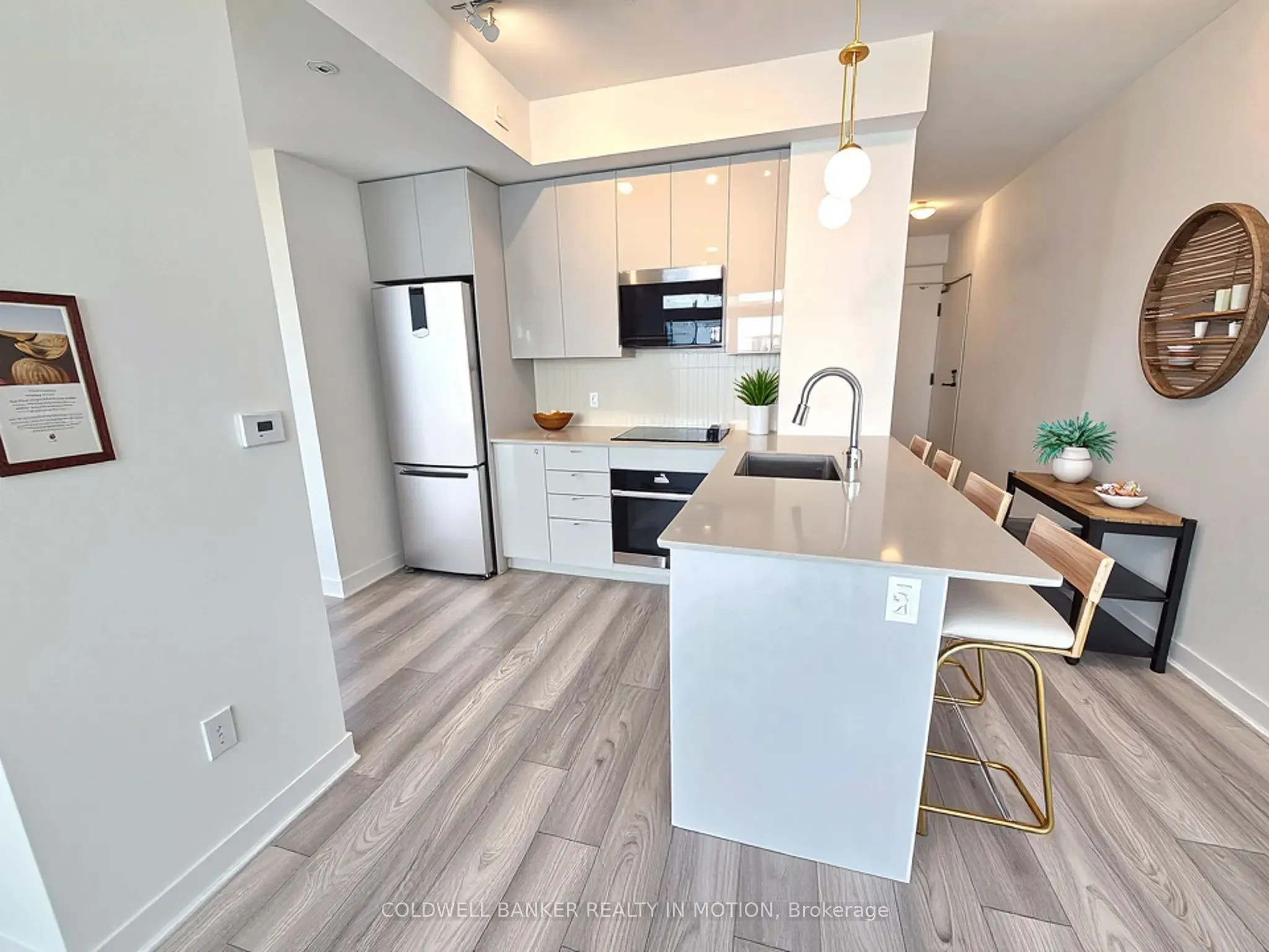 10 Abeja Street, #2418