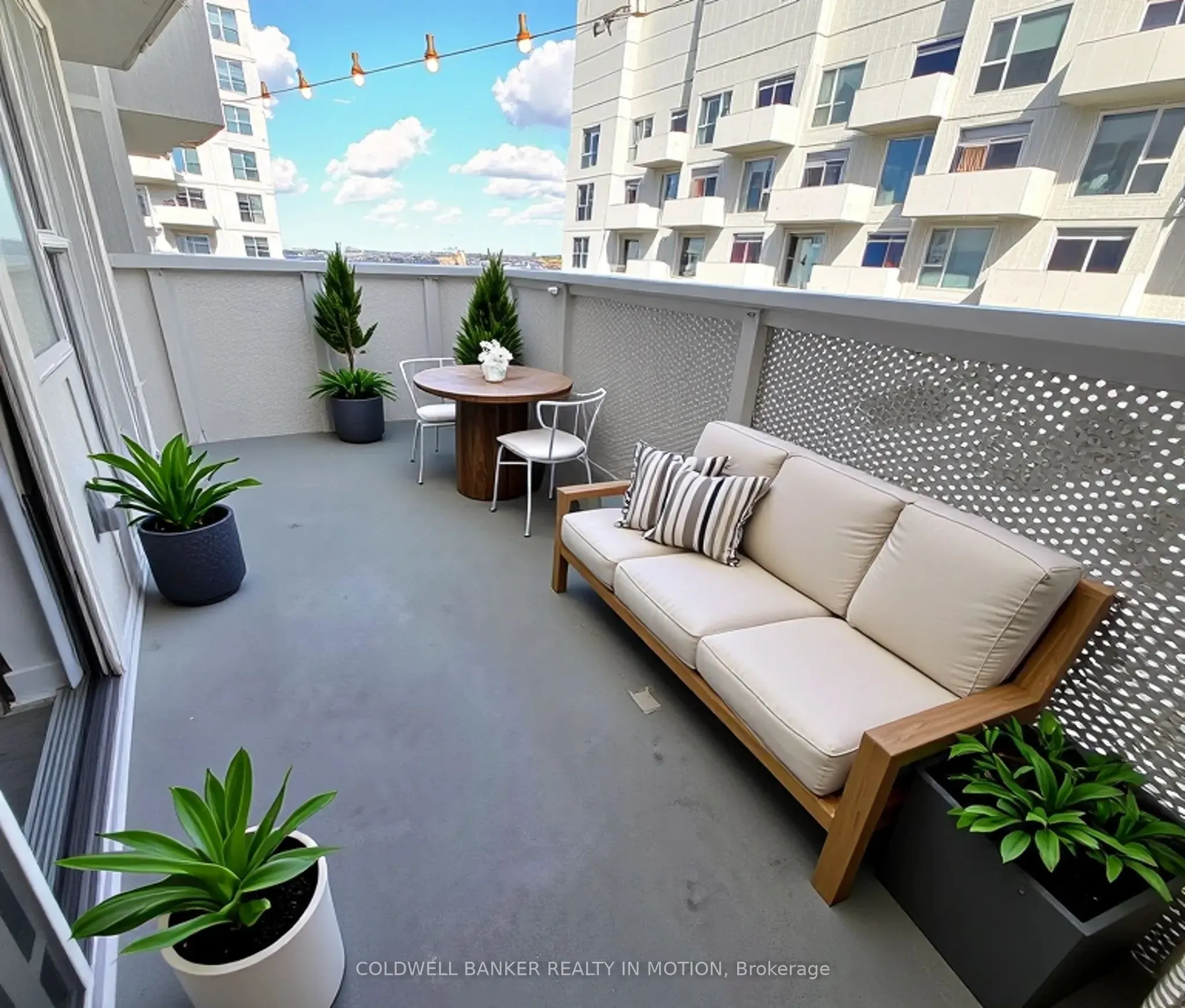 10 Abeja Street, #2418