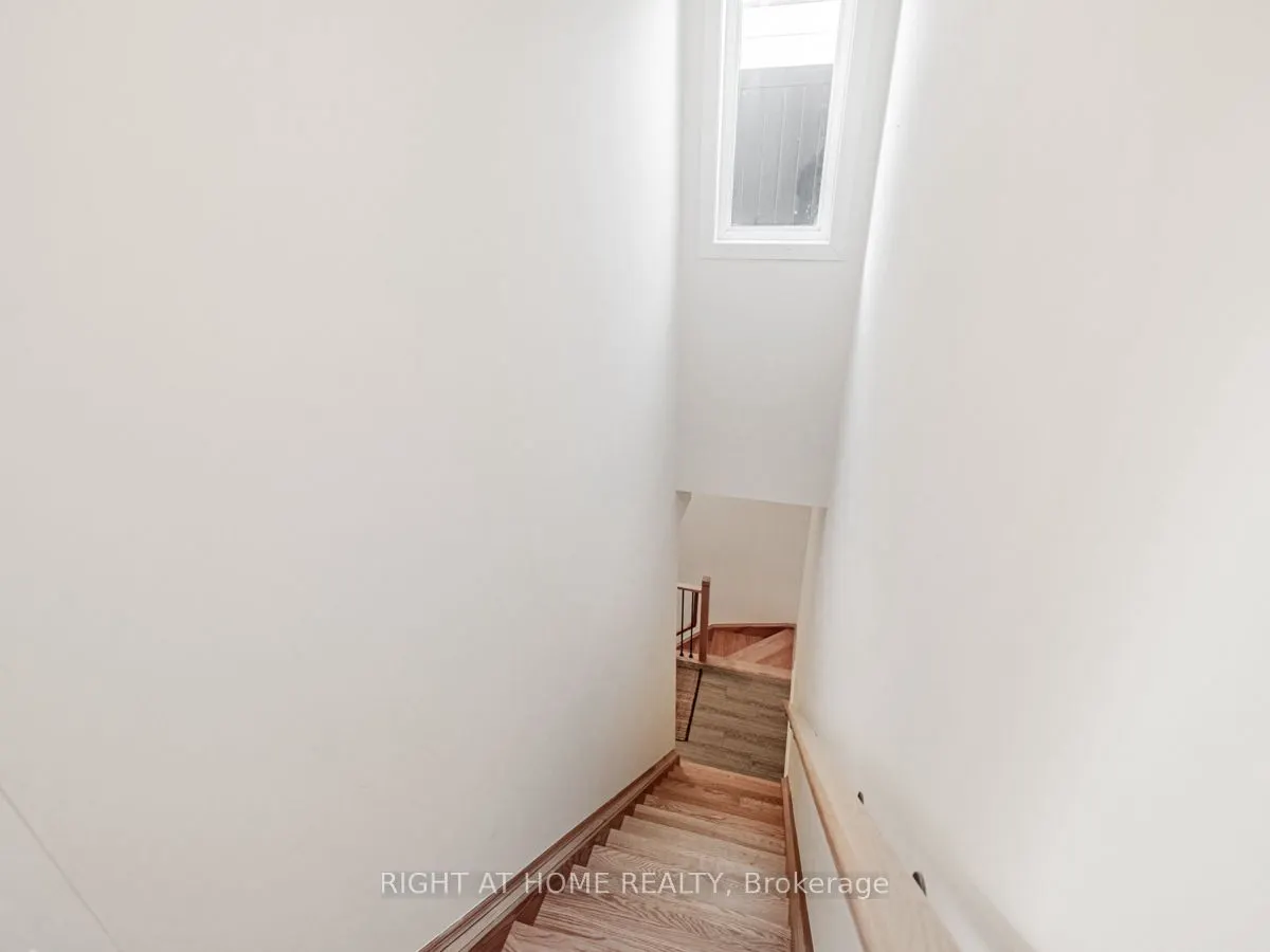 3 Bond Crescent, #1