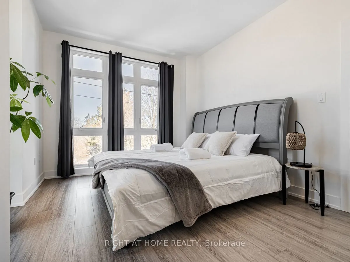 3 Bond Crescent, #1