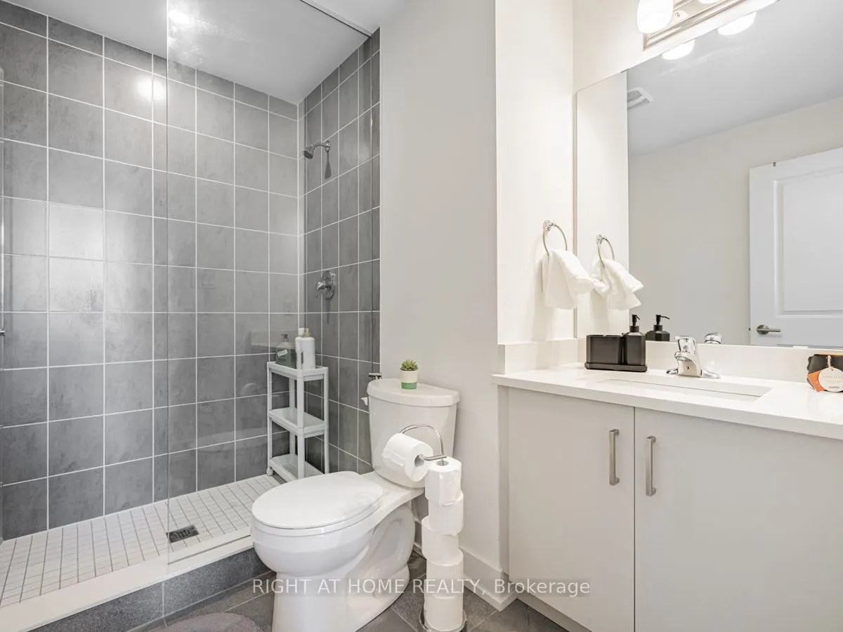 3 Bond Crescent, #1