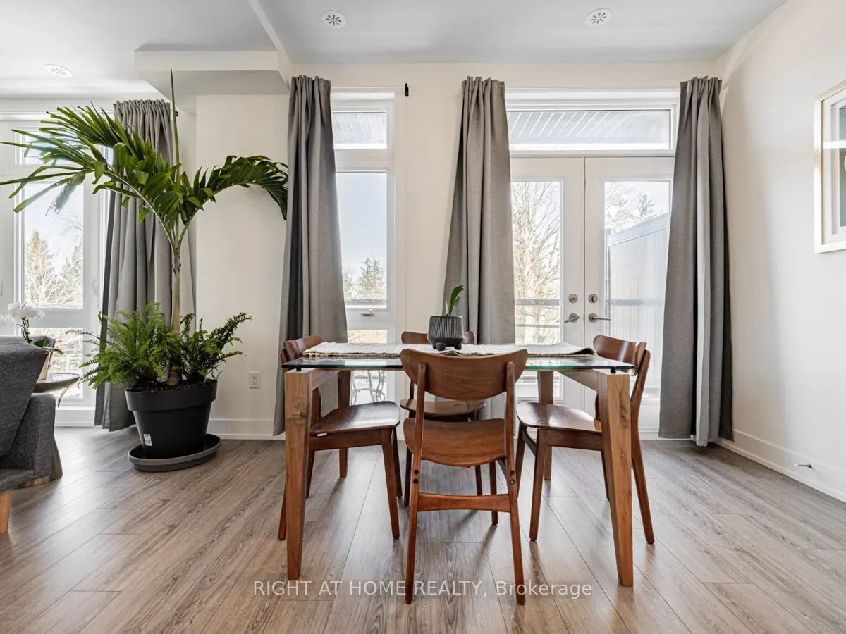 3 Bond Crescent, #1