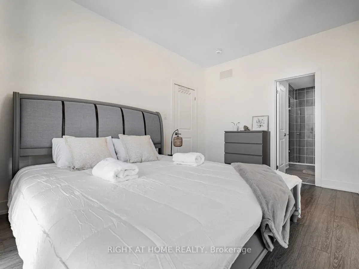 3 Bond Crescent, #1