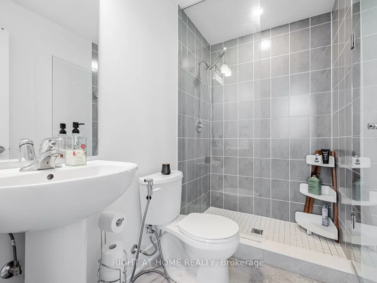 3 Bond Crescent, #1