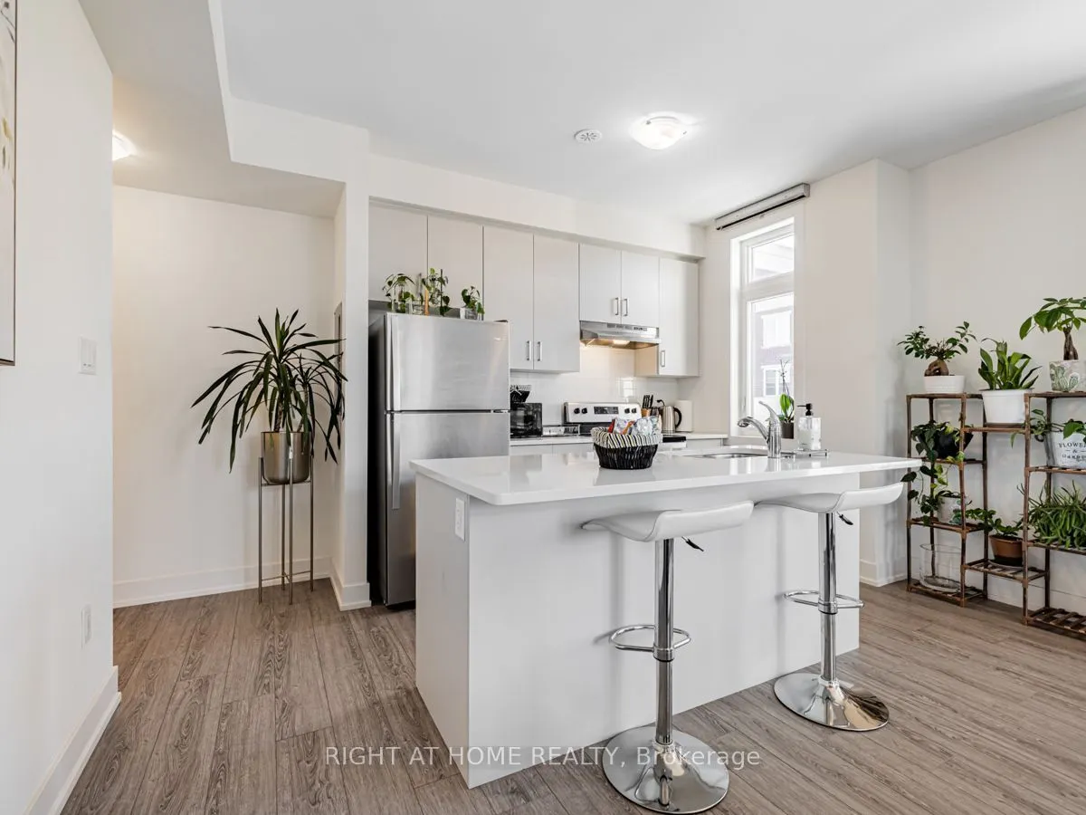 3 Bond Crescent, #1