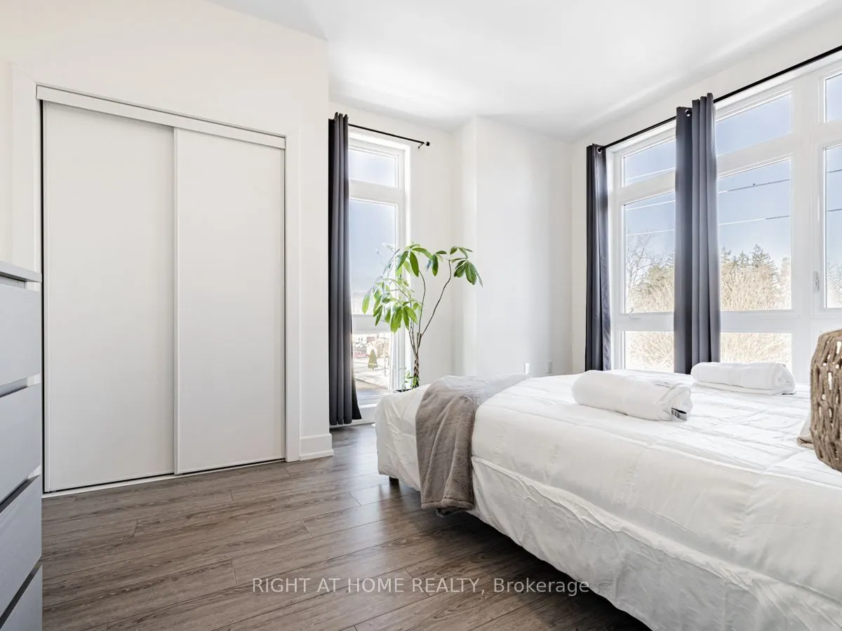 3 Bond Crescent, #1