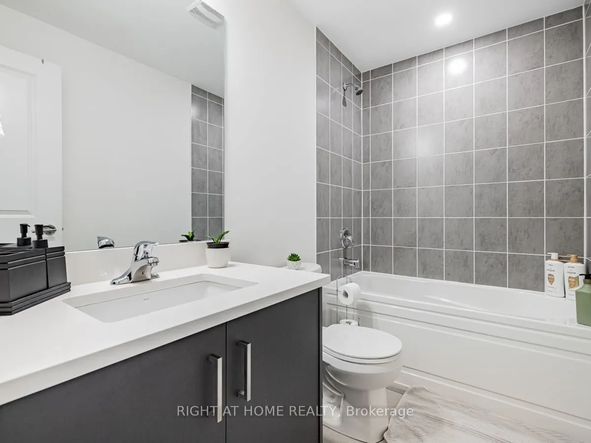 3 Bond Crescent, #1