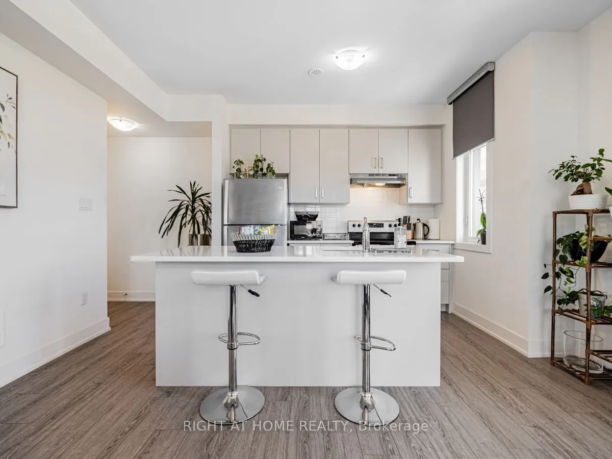 3 Bond Crescent, #1